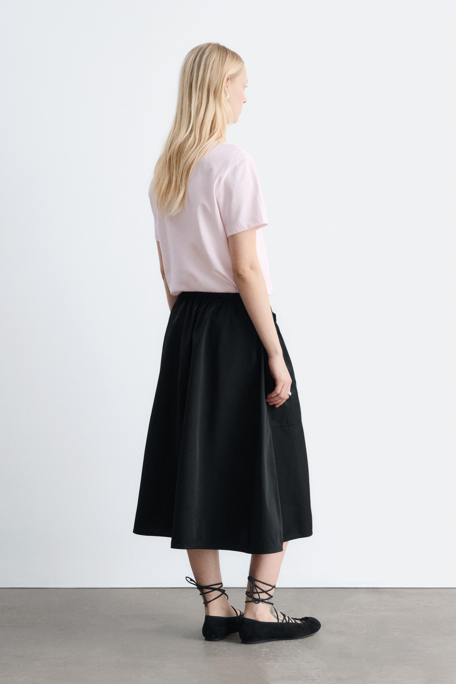 T-shirt i bomull med rund hals - Ljusrosa/Lila/Vit/Rosa/brunrandig/Marinblå/vit/randig/Ljusblå/Gul/Mörkbrun/Svart/Röd - 7