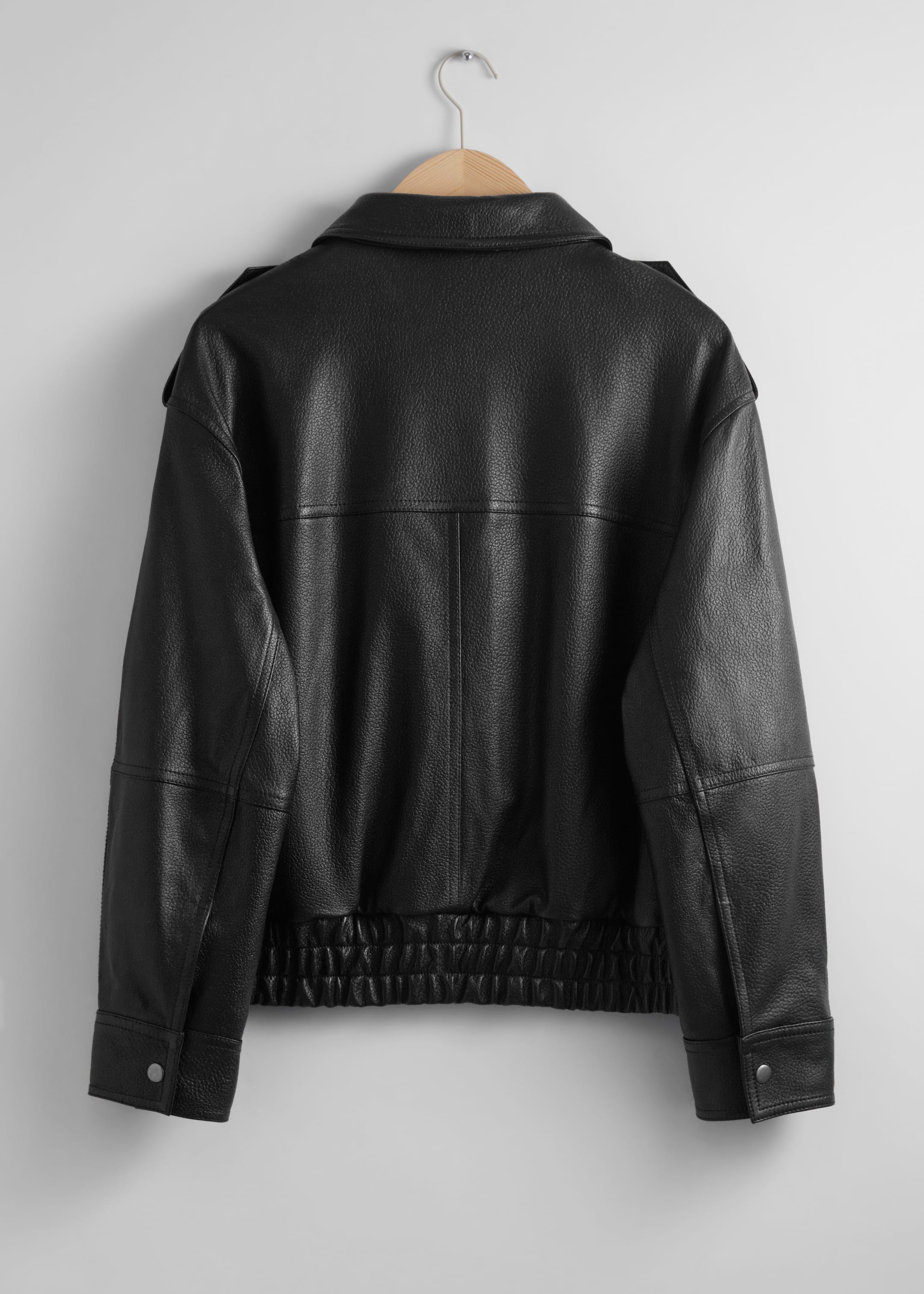 Größeres Bild ansehen: Kastenförmige Lederjacke mit Knöpfen - Schwarz - Ladies | H&M DE 2