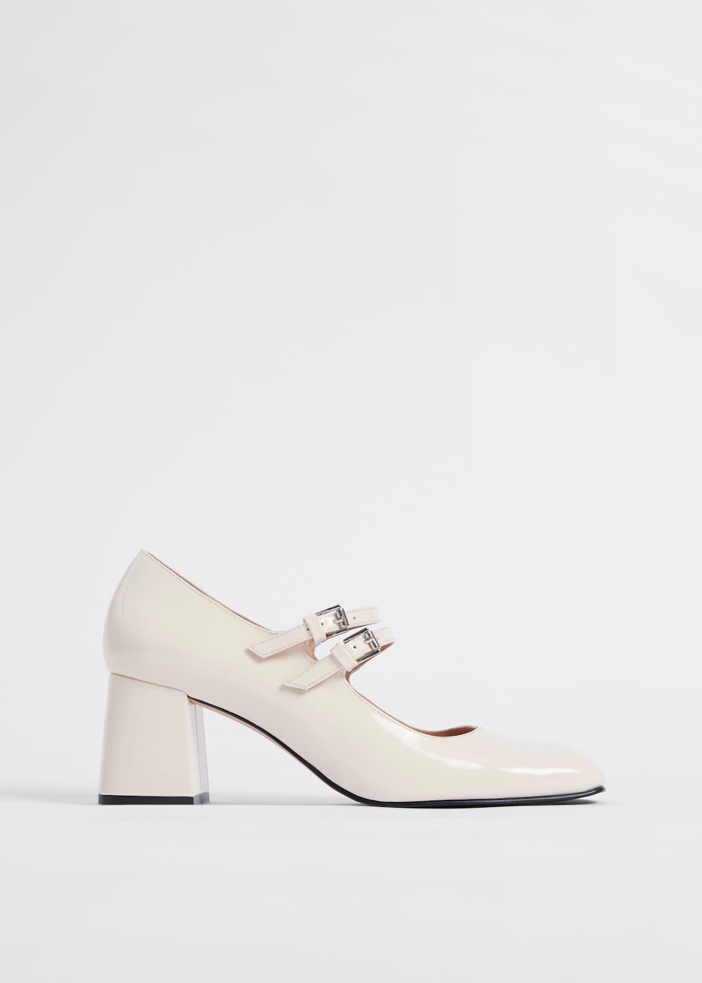 Mary Jane-Pumps aus Lackleder - Creme - Stillleben