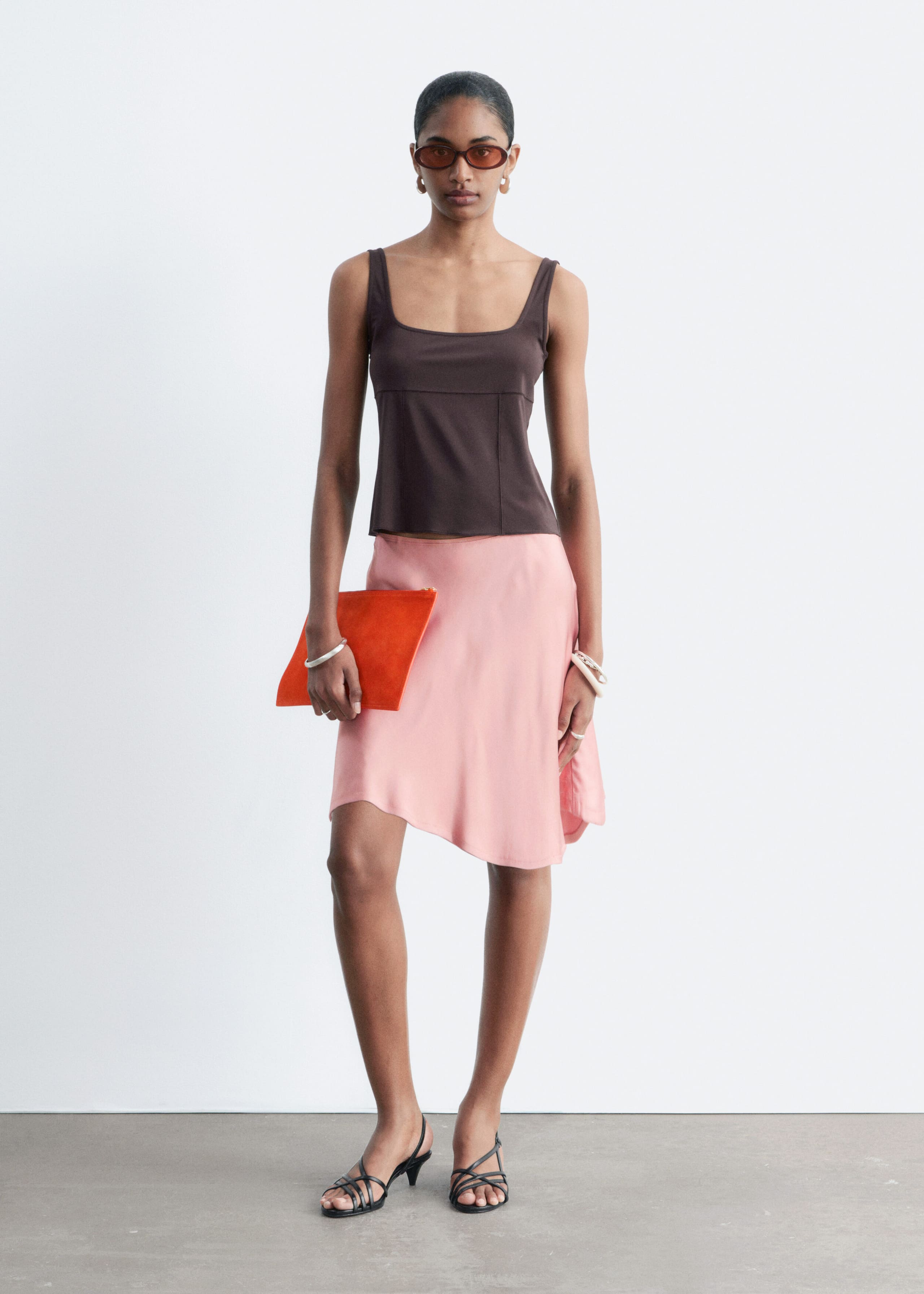 Camiseta de tirantes de escote cuadrado - Marrón oscuro - Lookbook