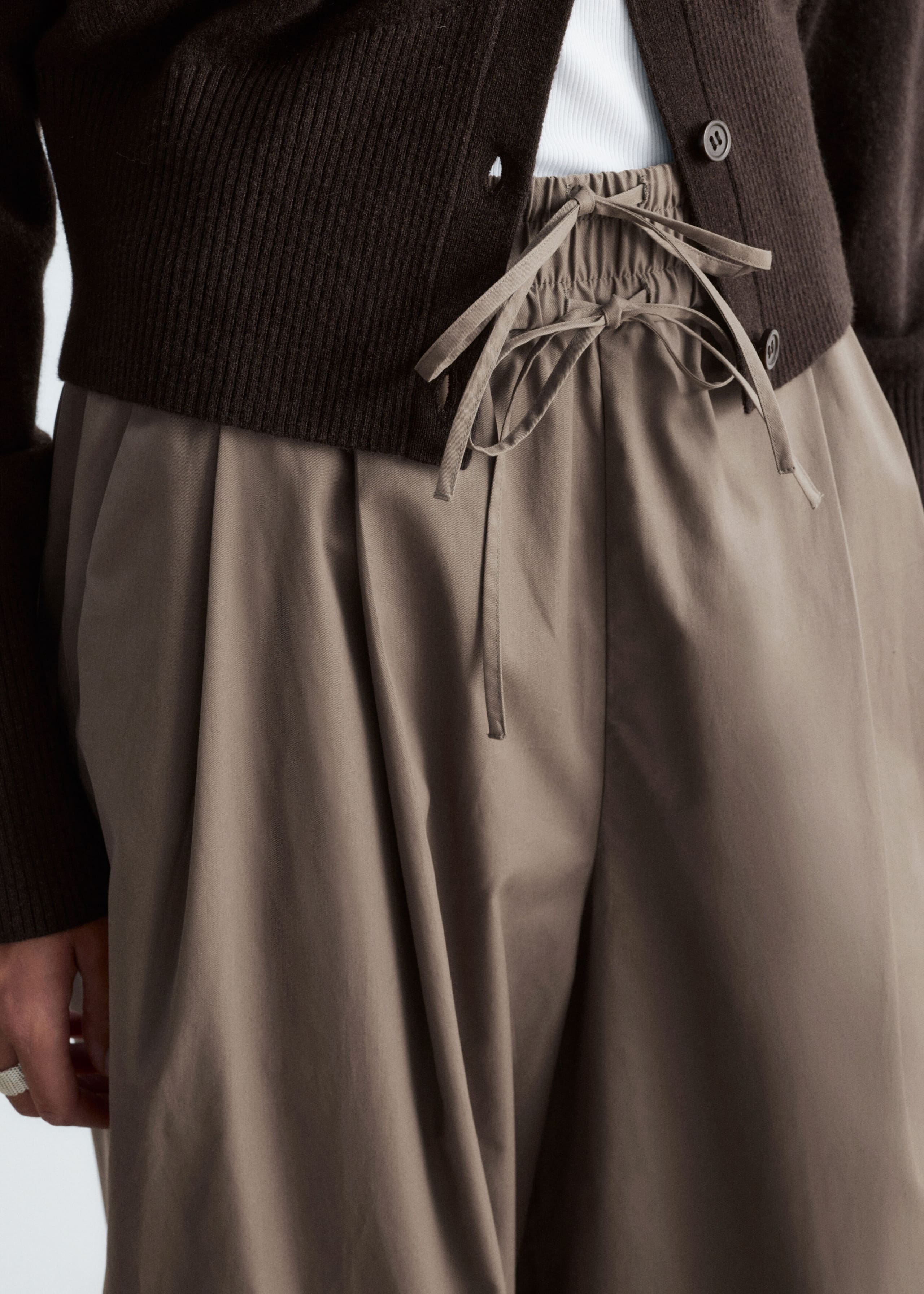 Pantalon boule en coton - Taupe - Lookbook