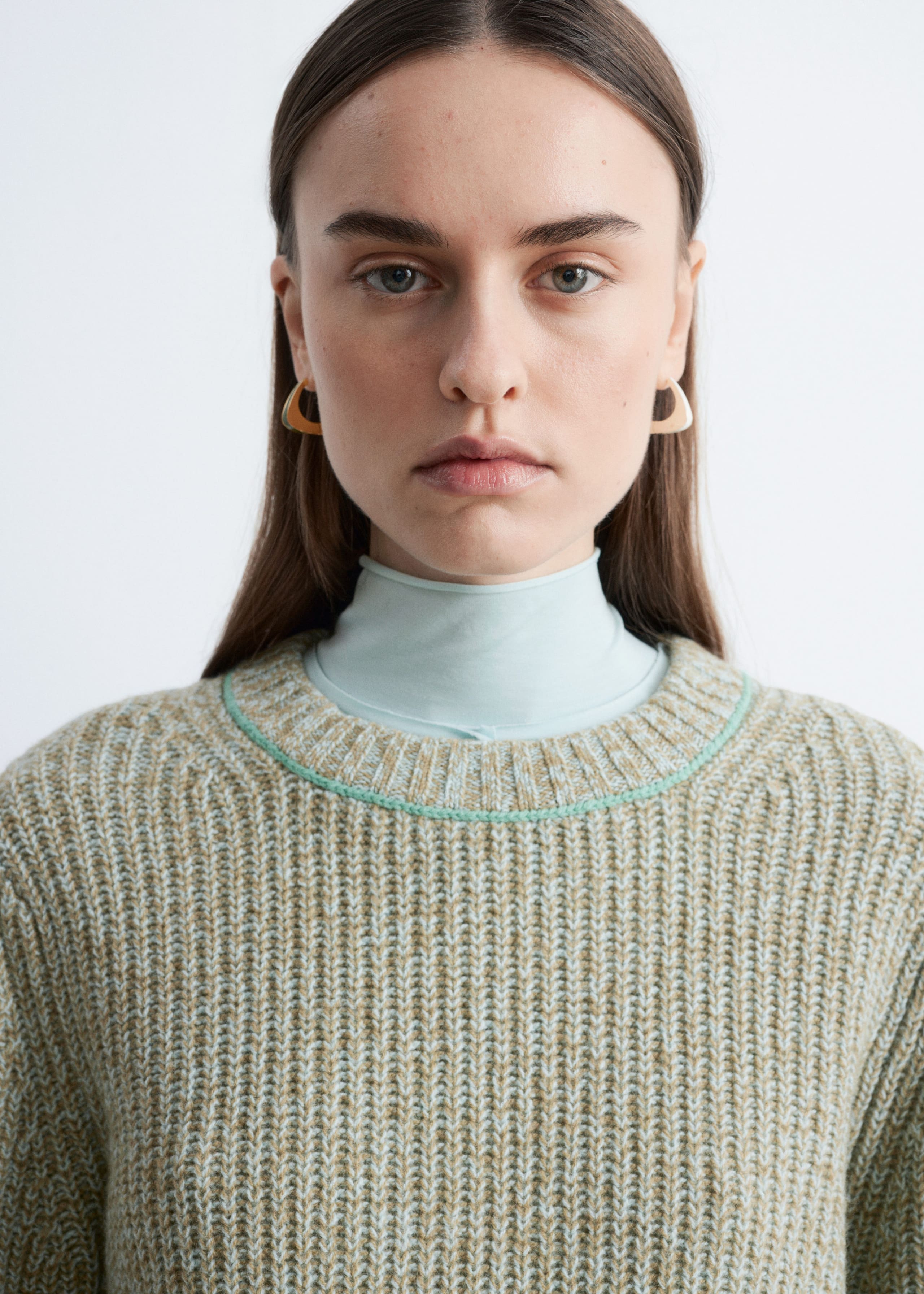 Image of Maglione in lana con cuciture a contrasto