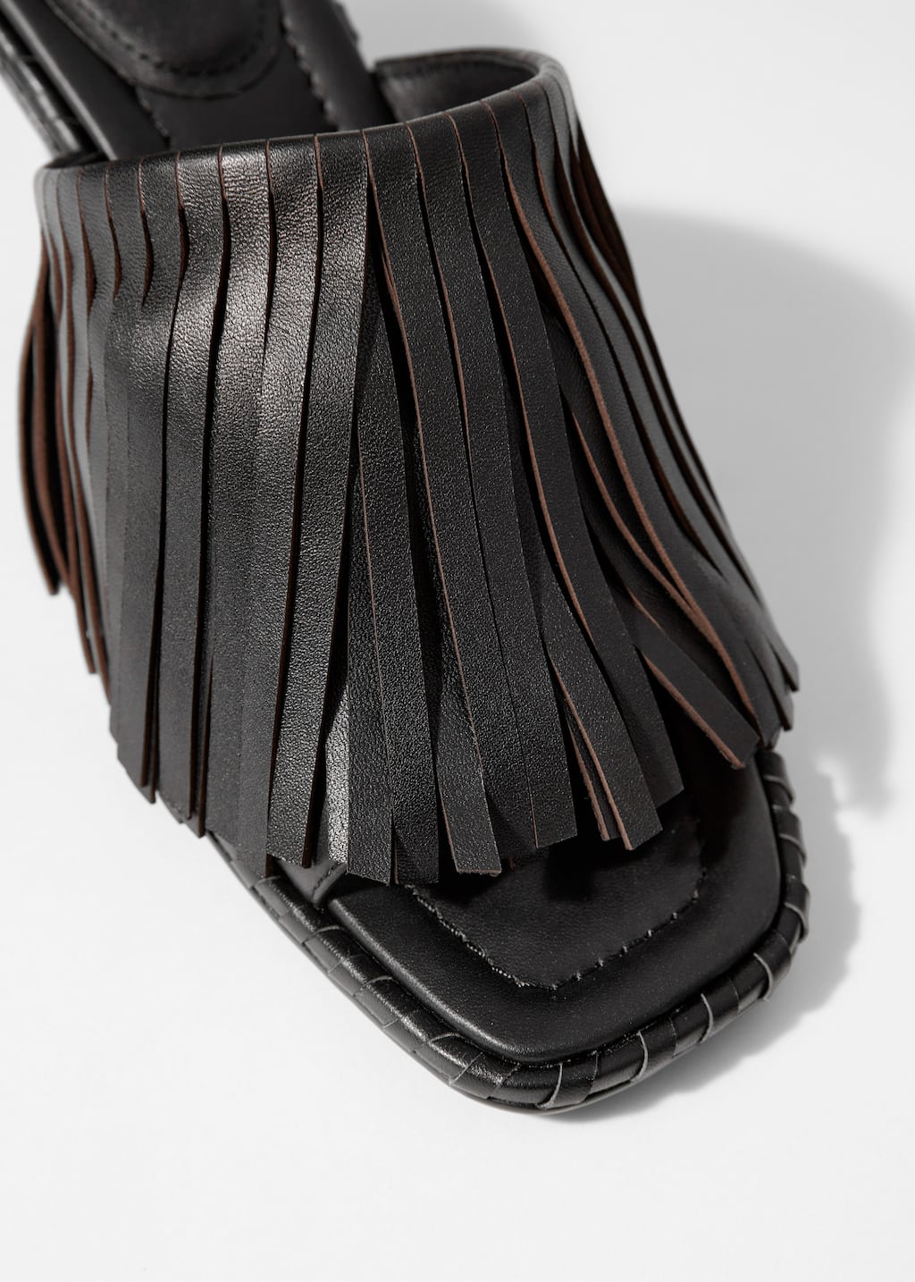 Image of Mules in pelle con frange