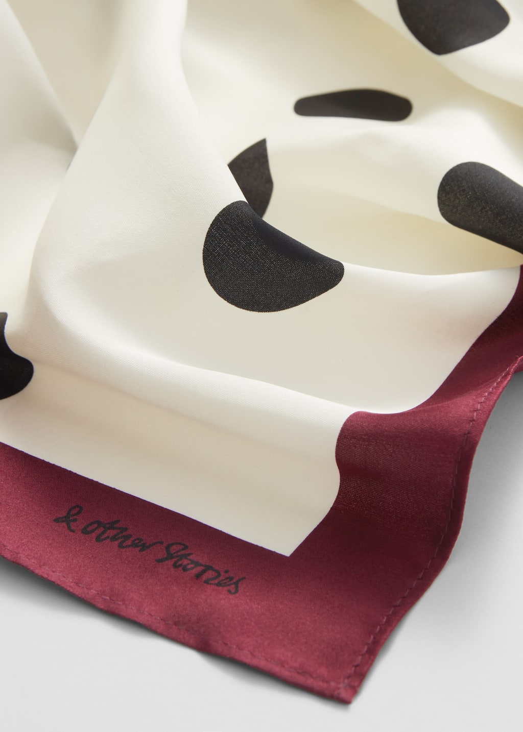 Foulard a pois - {{variantName}} - Descrizione dettagliata
