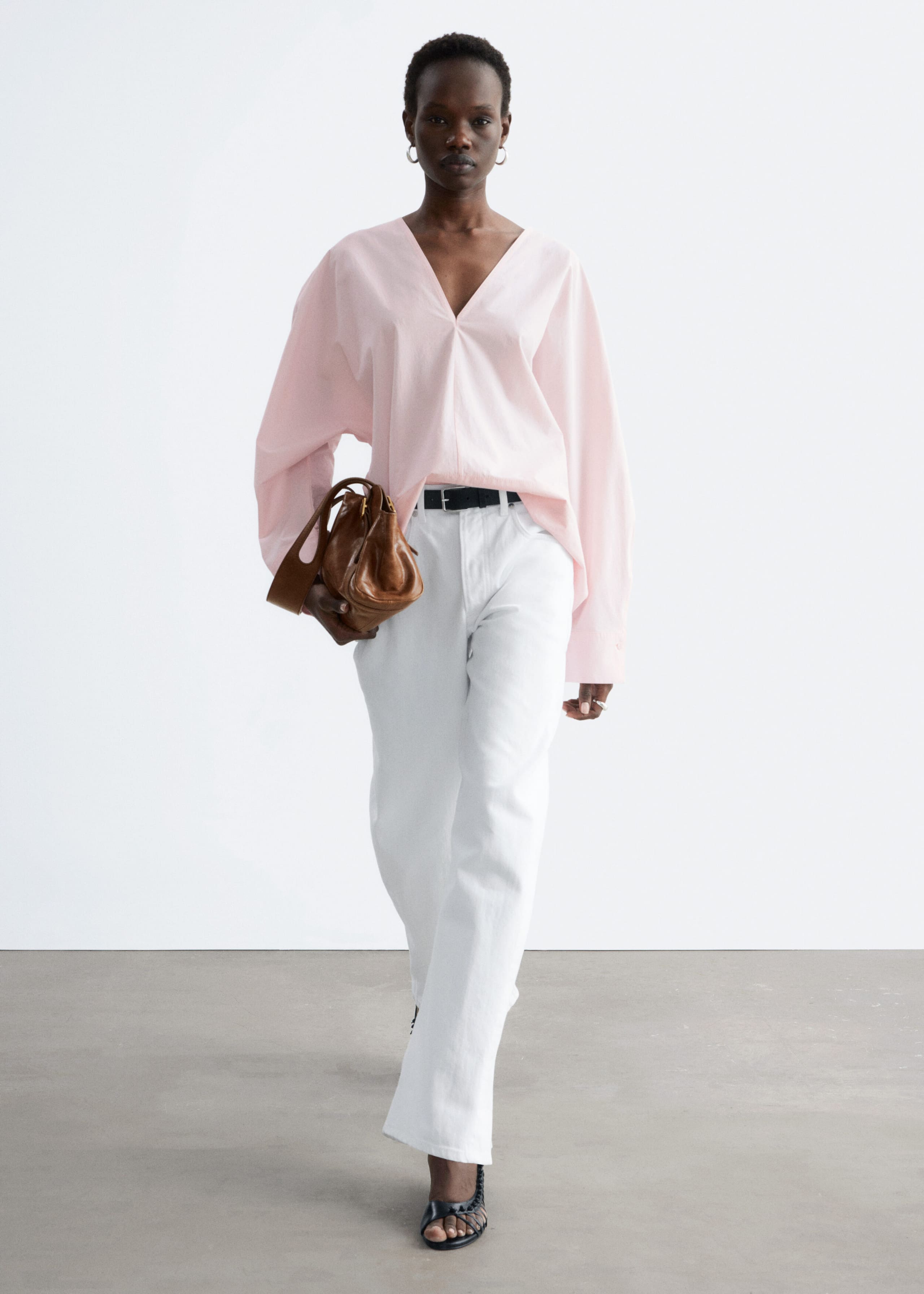 Image of Skulpturale Baumwollbluse mit V-Ausschnitt