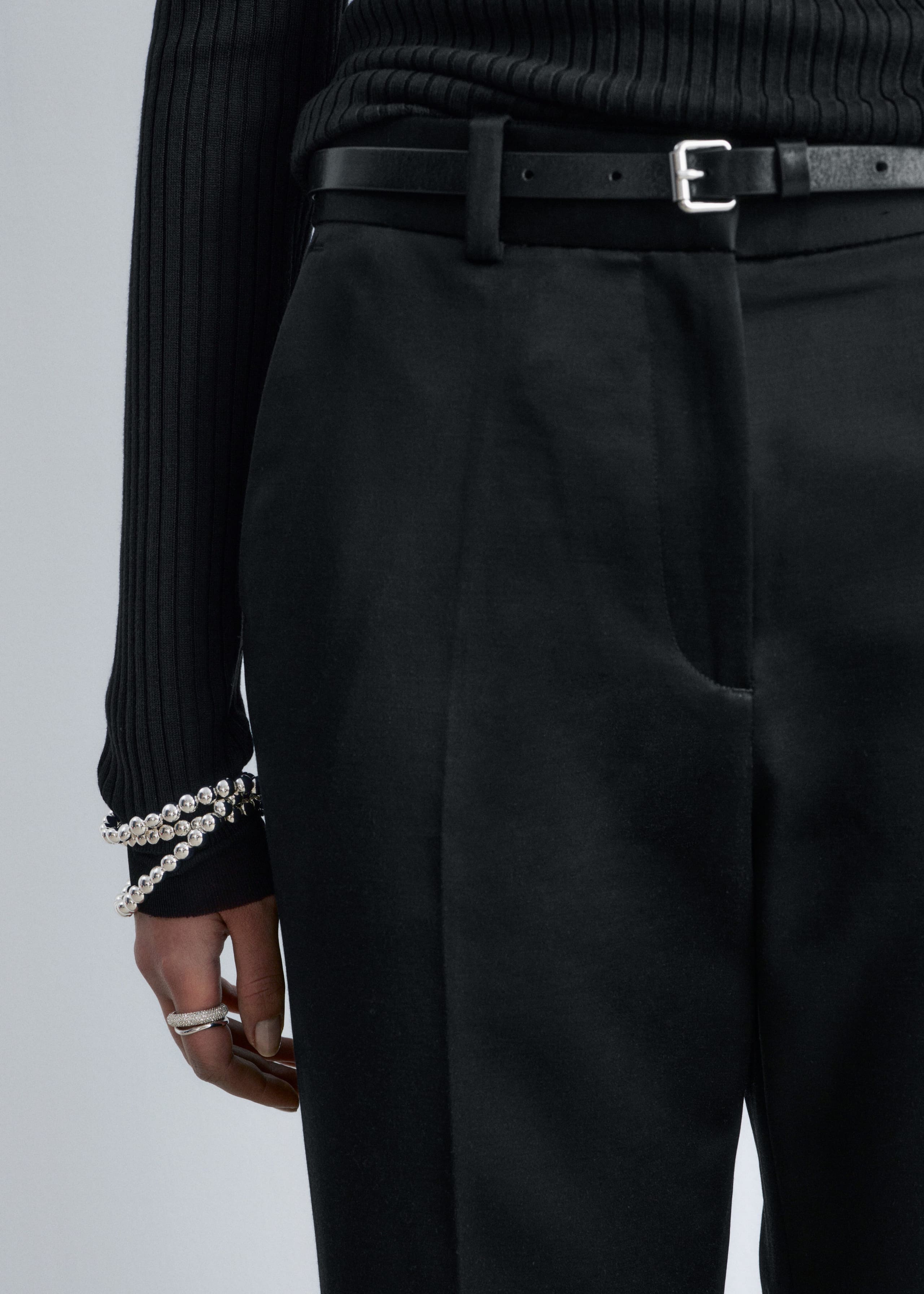 Pantalon évasé à plis marqués - Noir - Lookbook