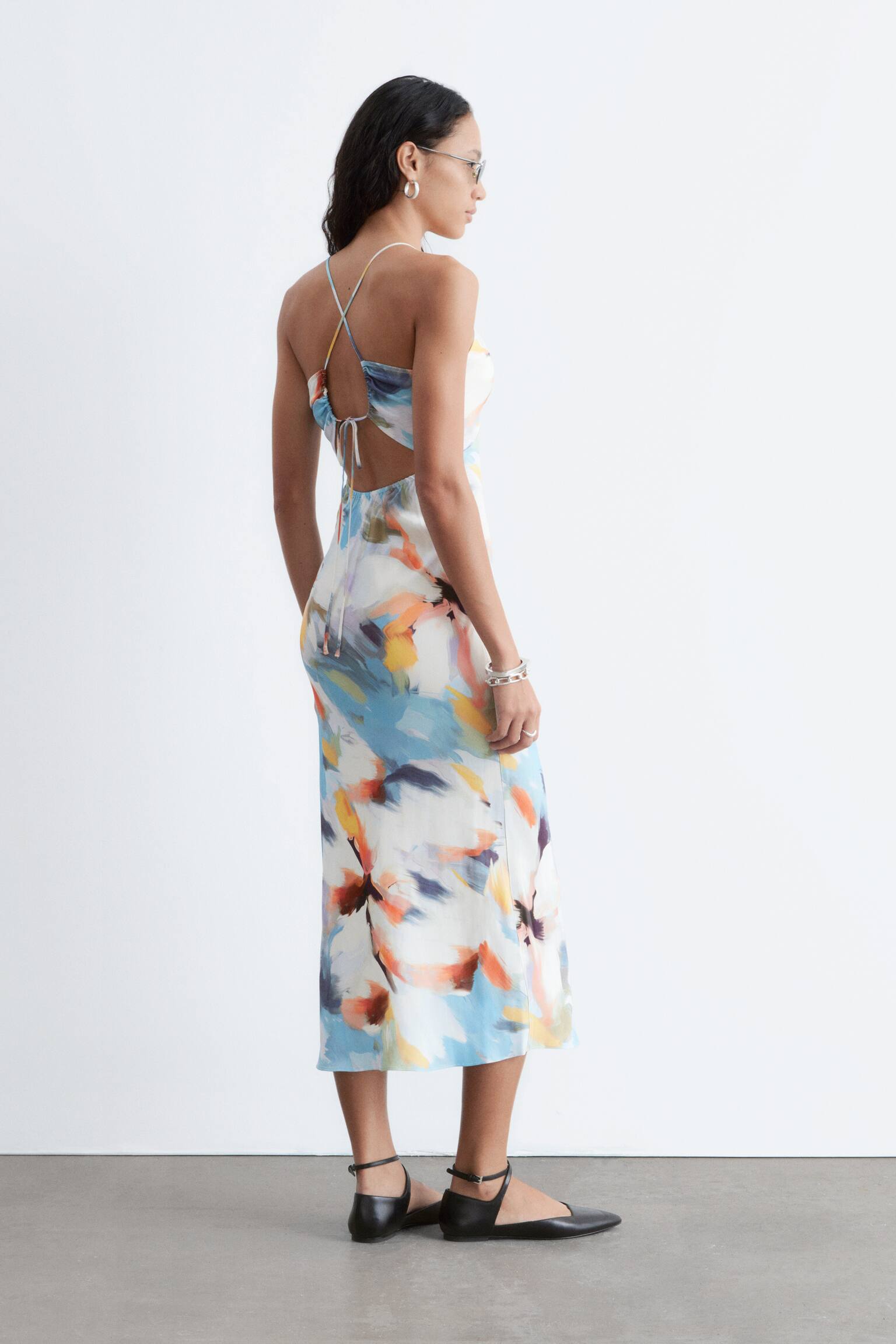 Midilång slipklänning i satin - Blå/mönstrad/Rosablommig - 8