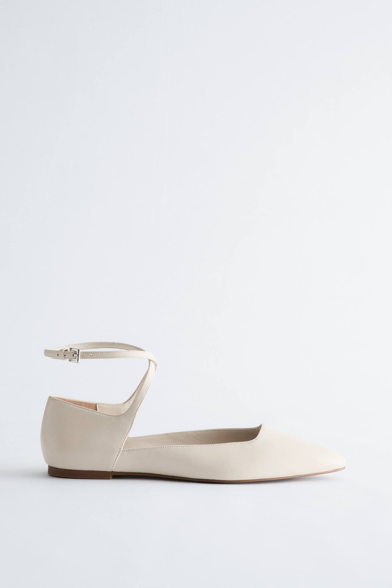 נעלי בלט שטוחות מעור עם רצועות מוצלבות - לבן/חום - 2