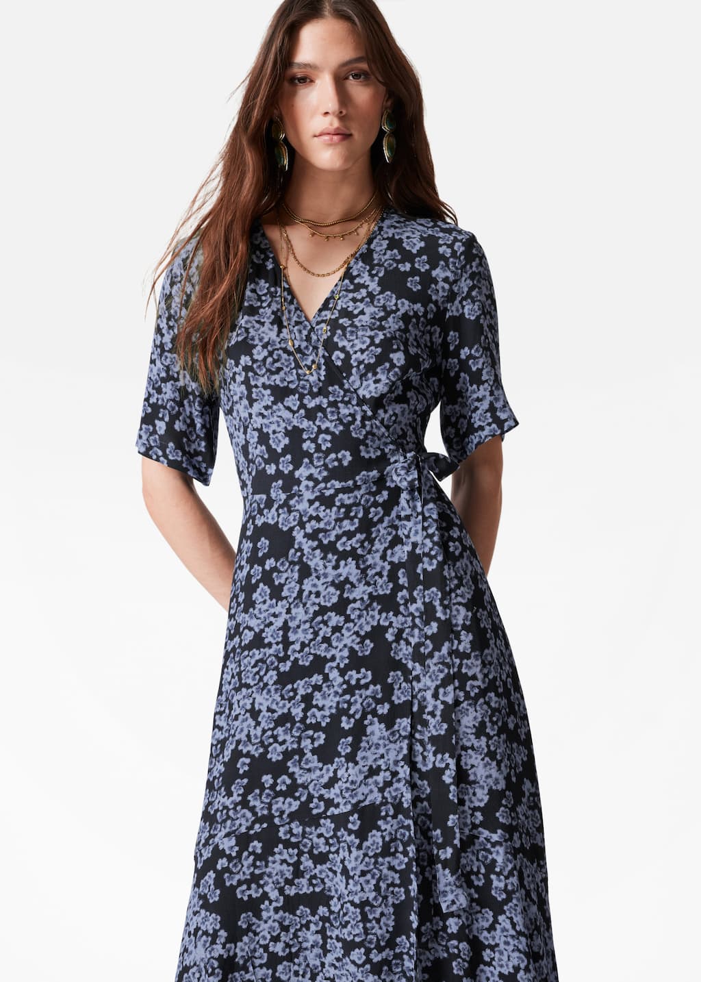 Robe portefeuille midi - Motif fleuri bleu - Lookbook