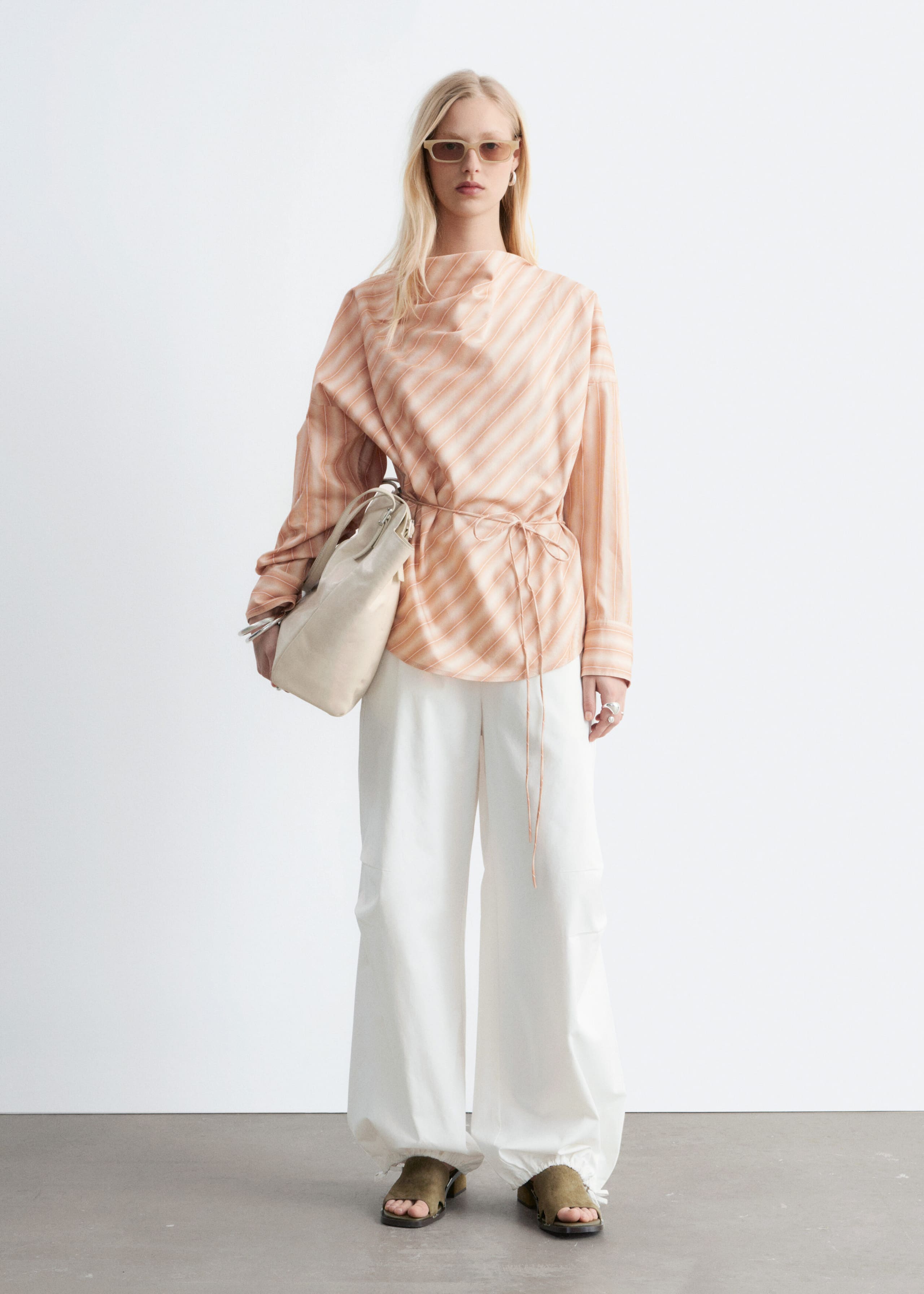 Image of Bluzka w paski z lejącym dekoltem