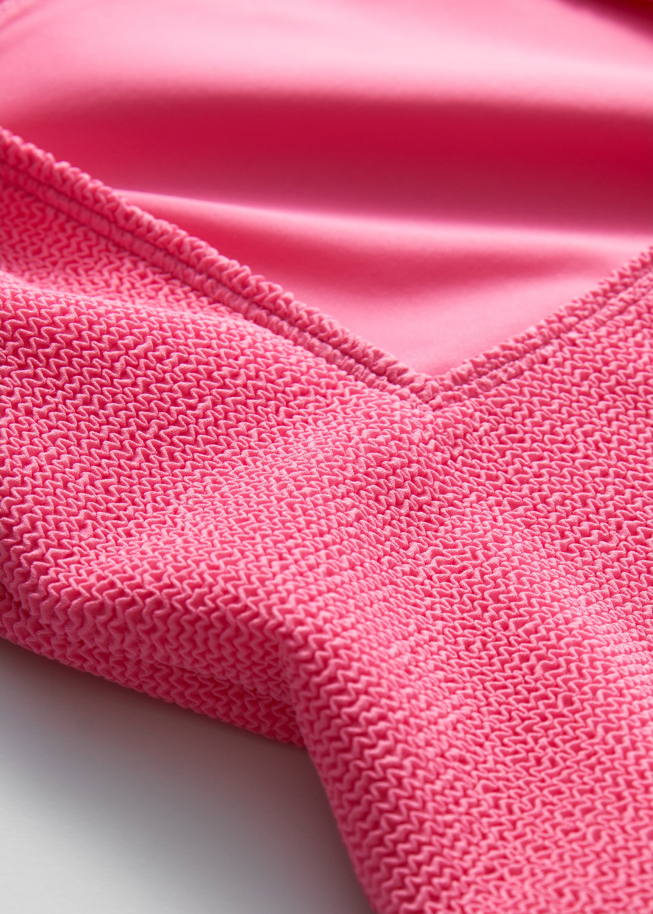 Se større billede: Tekstureret badedragt med bindebånd - Pink - DAME | H&M DK 2