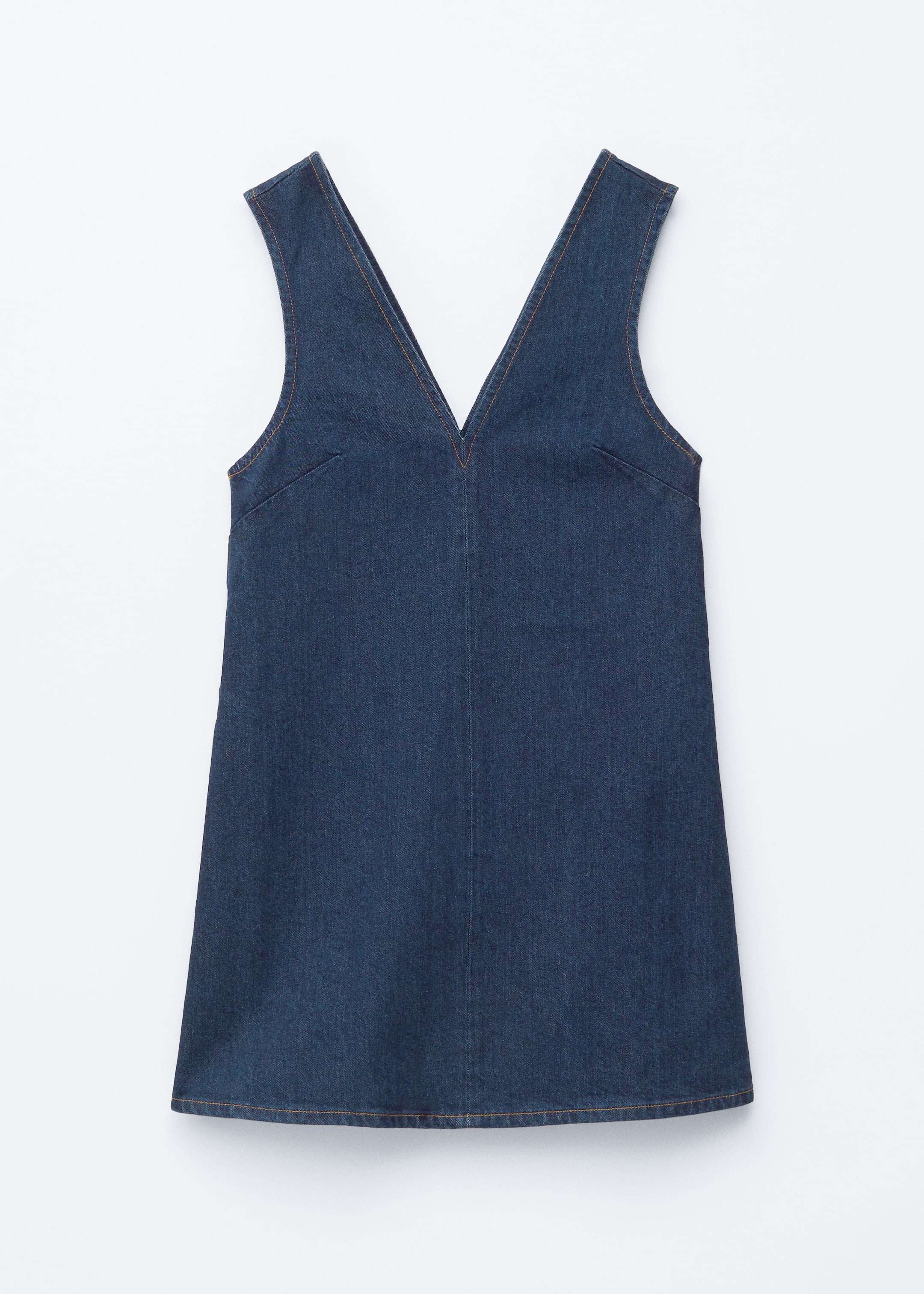 Ingrandisci l'immagine: Un mini abito in denim blu scuro senza maniche è mostrato di fronte. È progettato con uno scollo a V, una silhouette a trapezio e cuciture a contrasto color tan visibili lungo lo scollo e le cuciture.