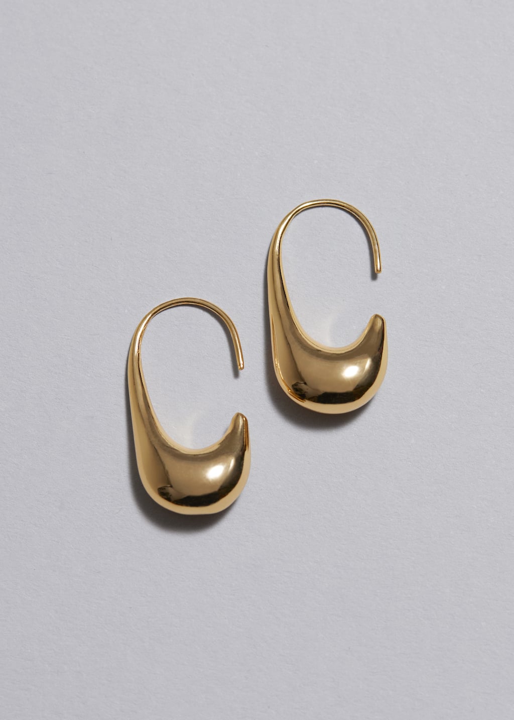 SculpturalHoopEarrings – Złoty – Martwa natura