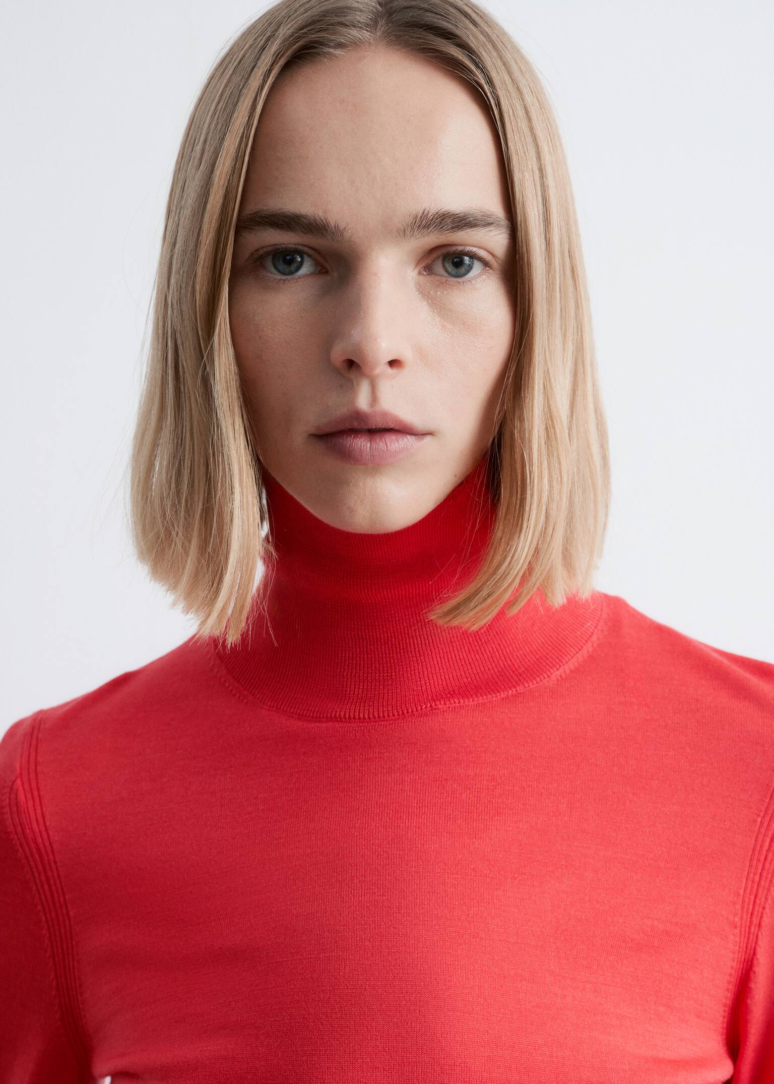 Thin-Knit Wool Turtleneck - Red/Dark Brown - 4