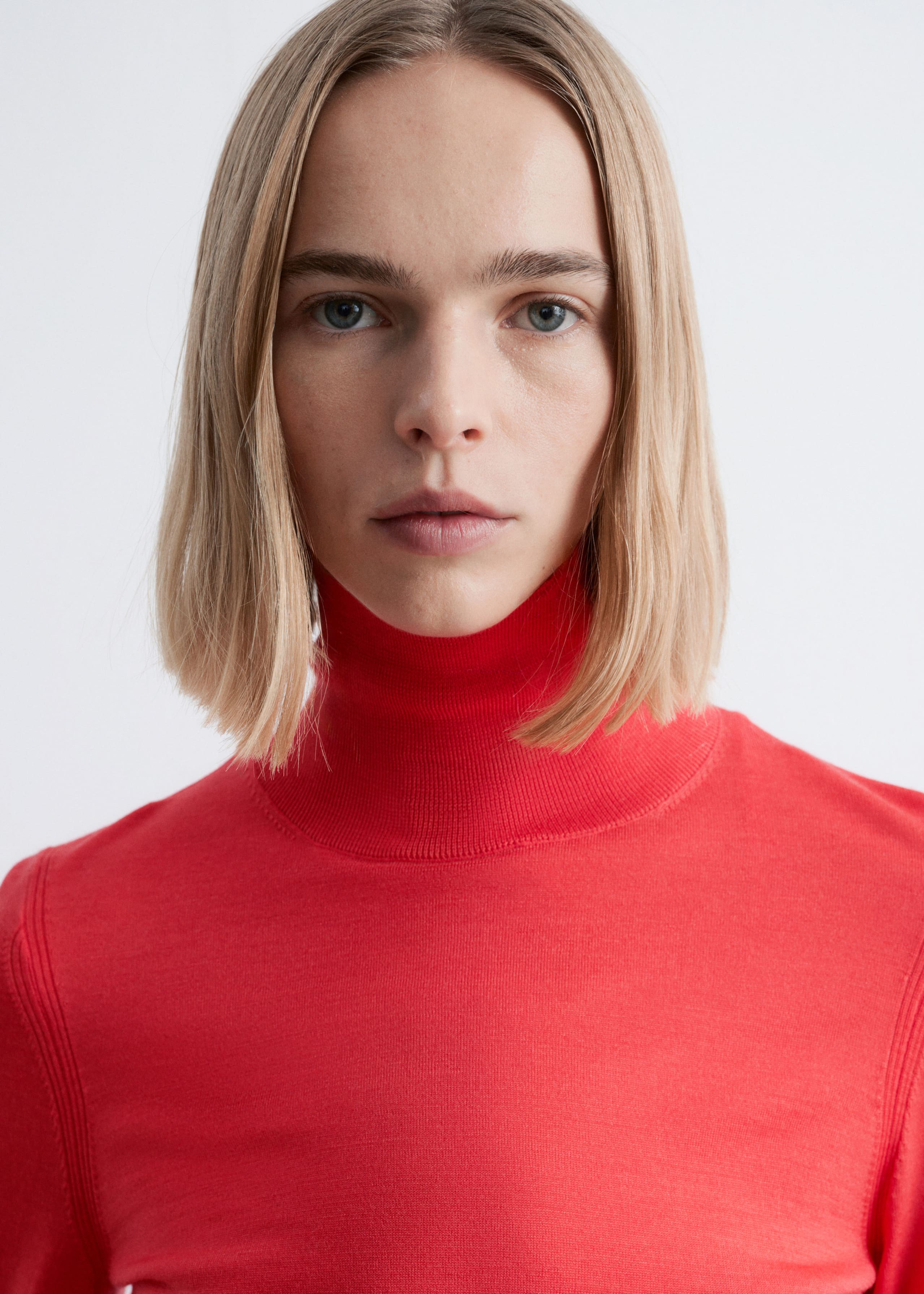 Image of Pull à col roulé en maille fine