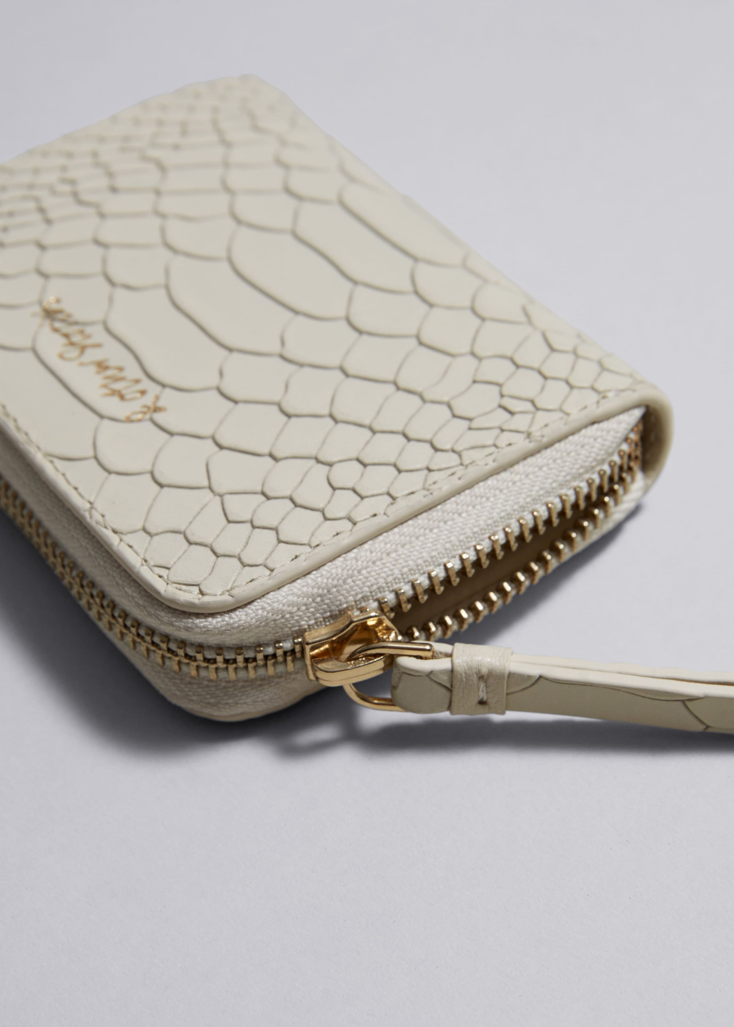 Cartera de piel con relieve de serpiente - {{variantName}} - Detalle descriptivo