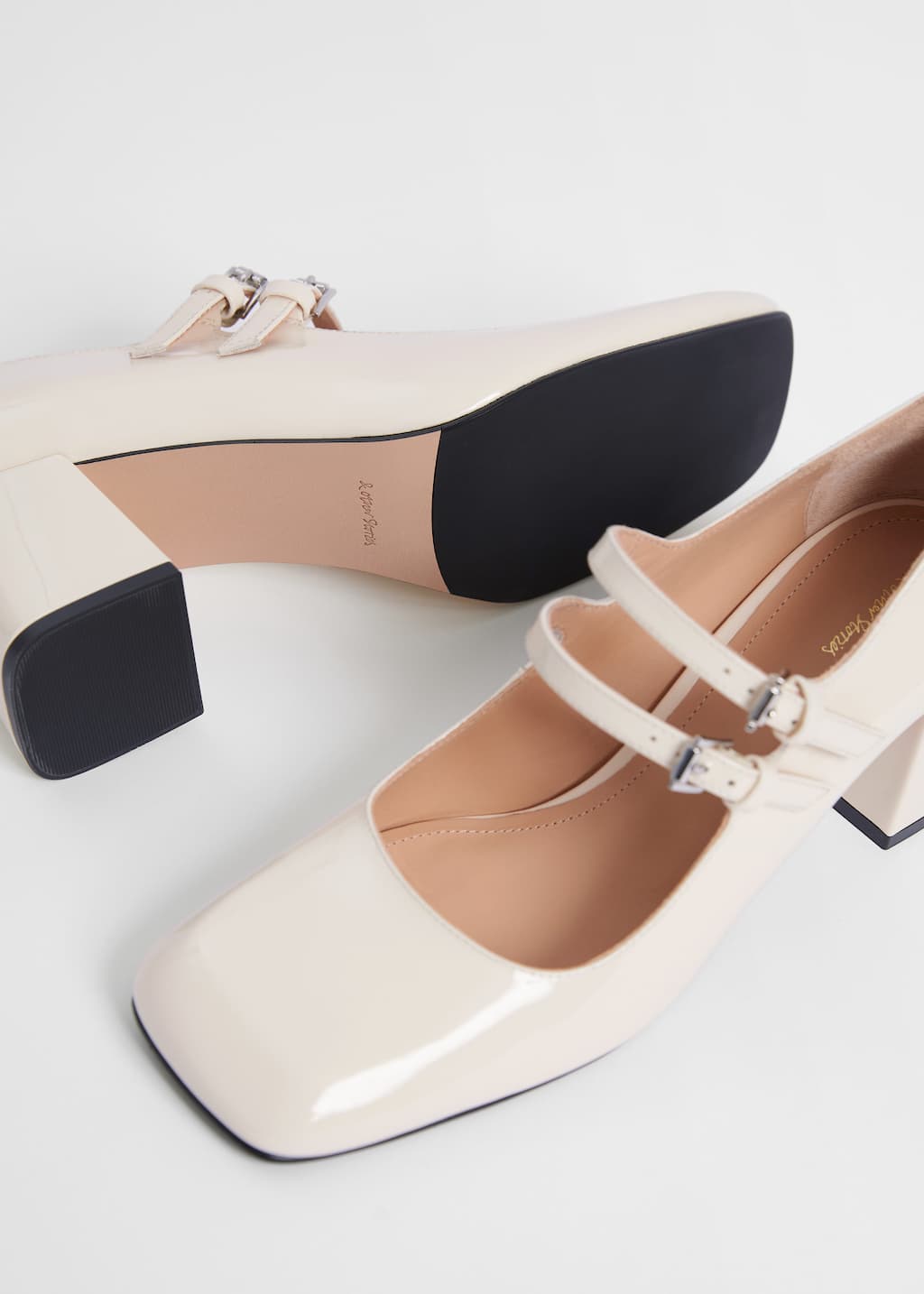 Mary Jane-Pumps aus Lackleder - {{variantName}} - Beschreibendes Detail