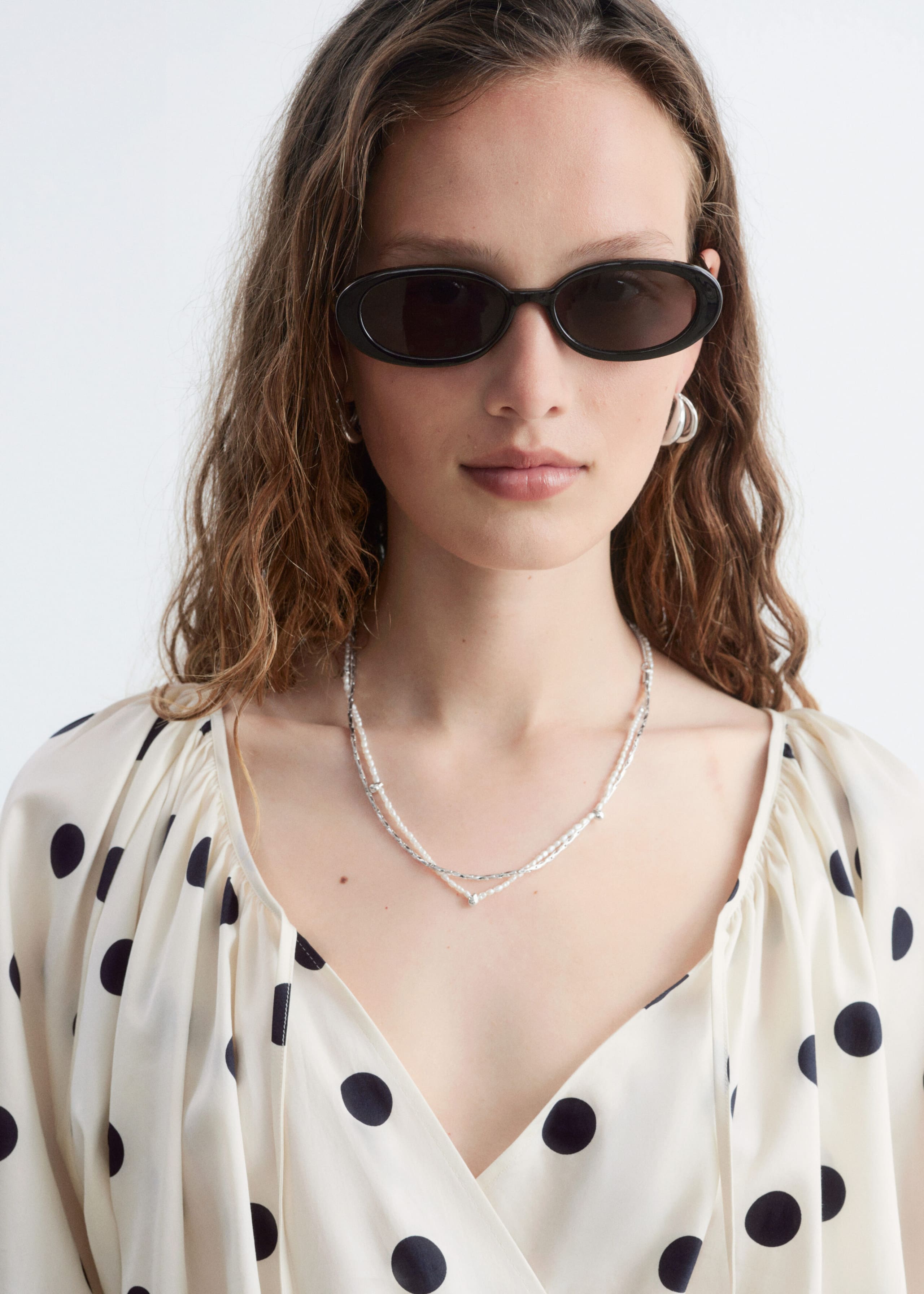 Wickelbluse aus Baumwolle - White/Black Dots - Stillleben