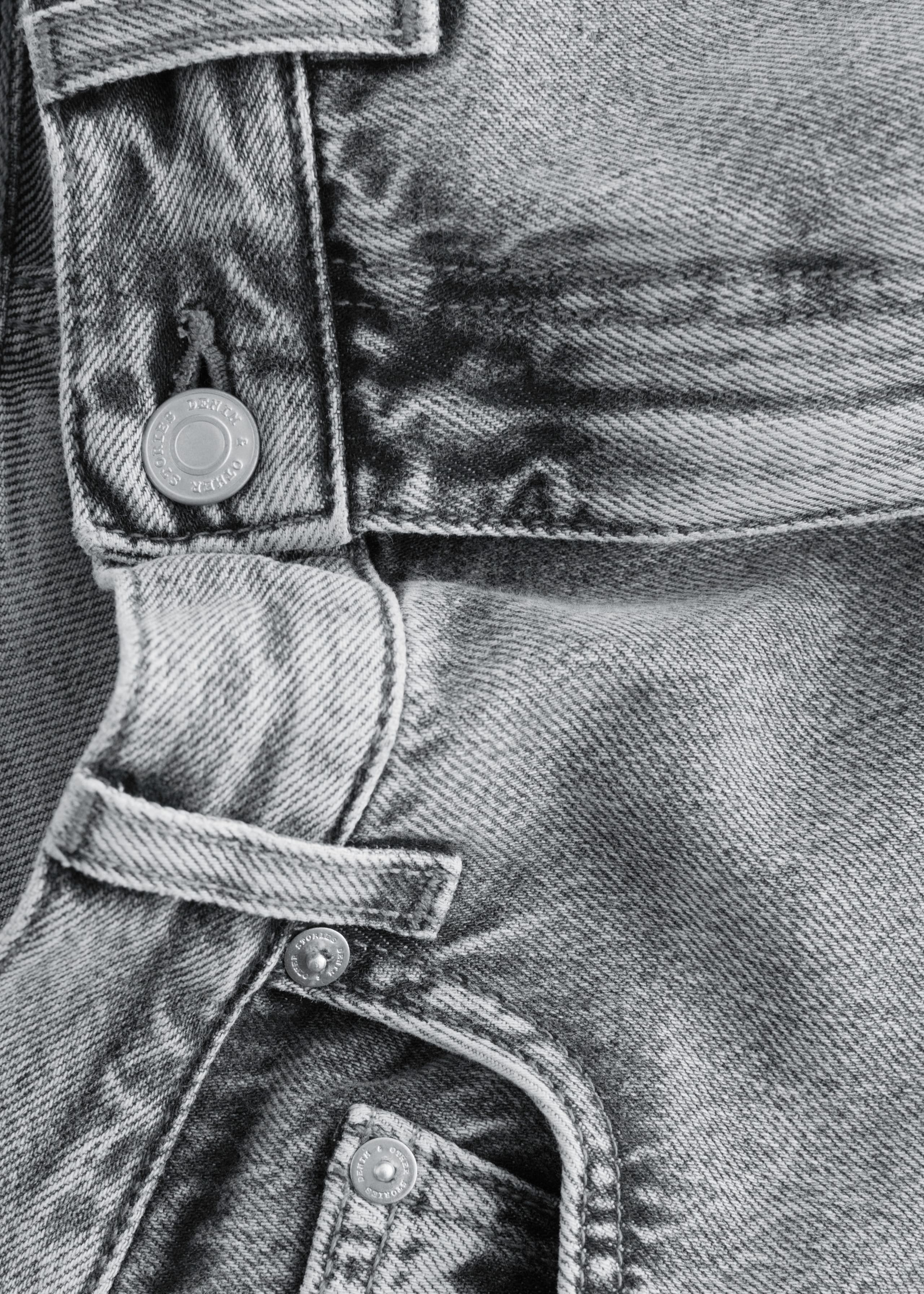 Baggy Jeans - {{variantName}} - Descriptive Detail