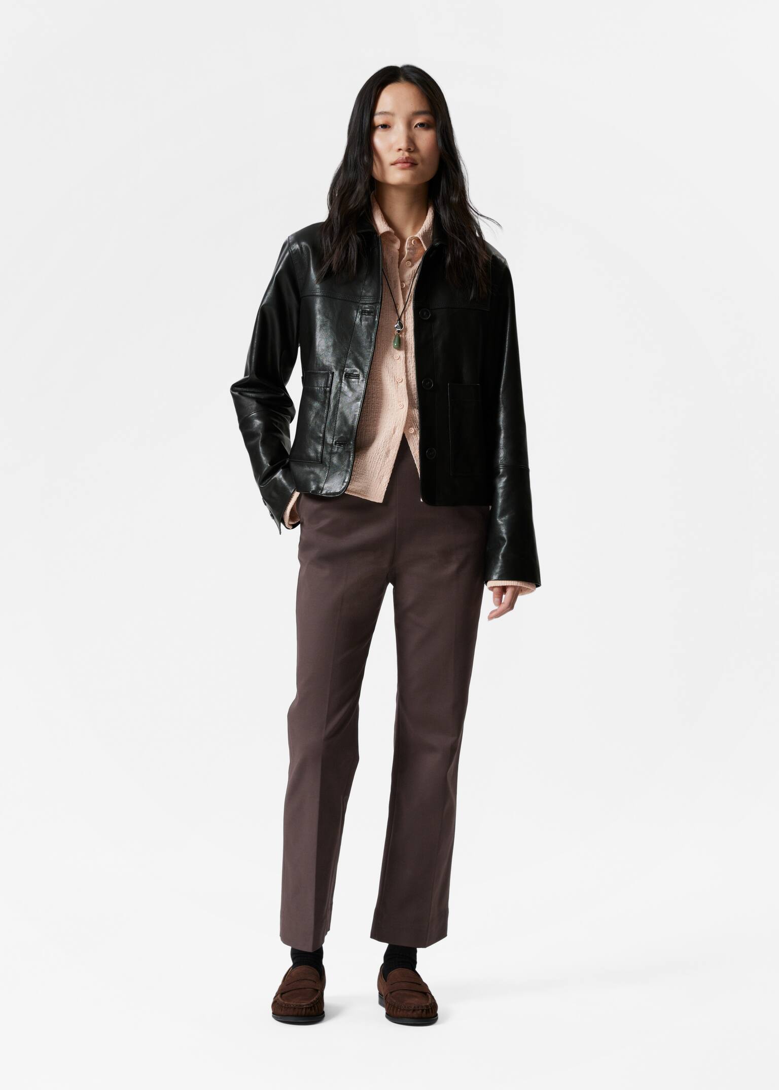 Pantalón slim fit con pliegues marcados - Marrón oscuro