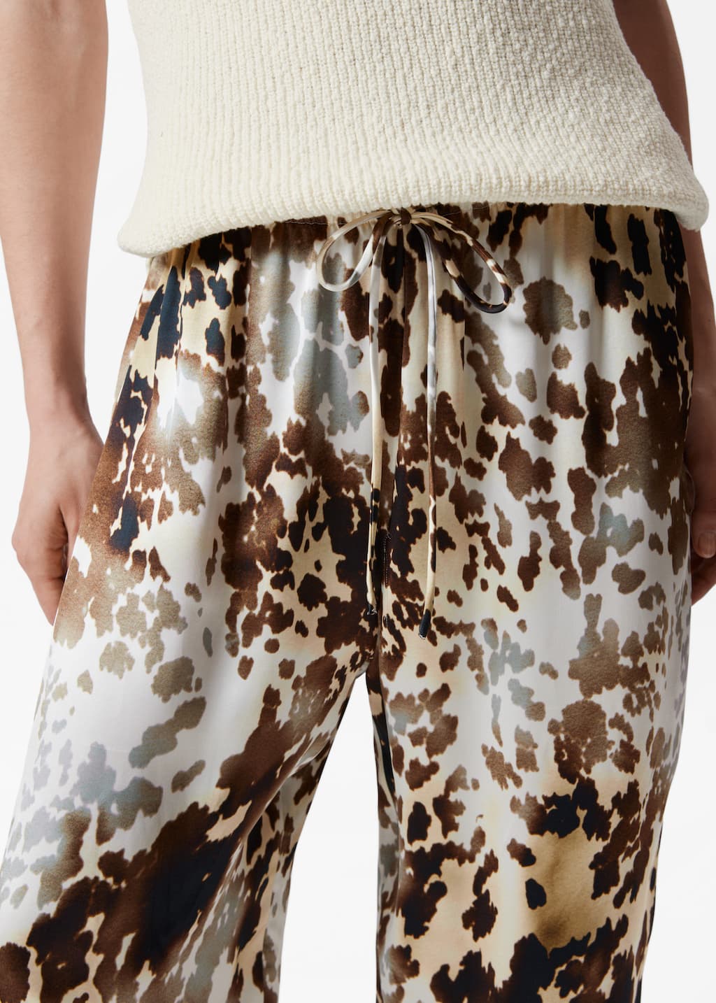 Image of Pantalones de satén con cordón de ajuste
