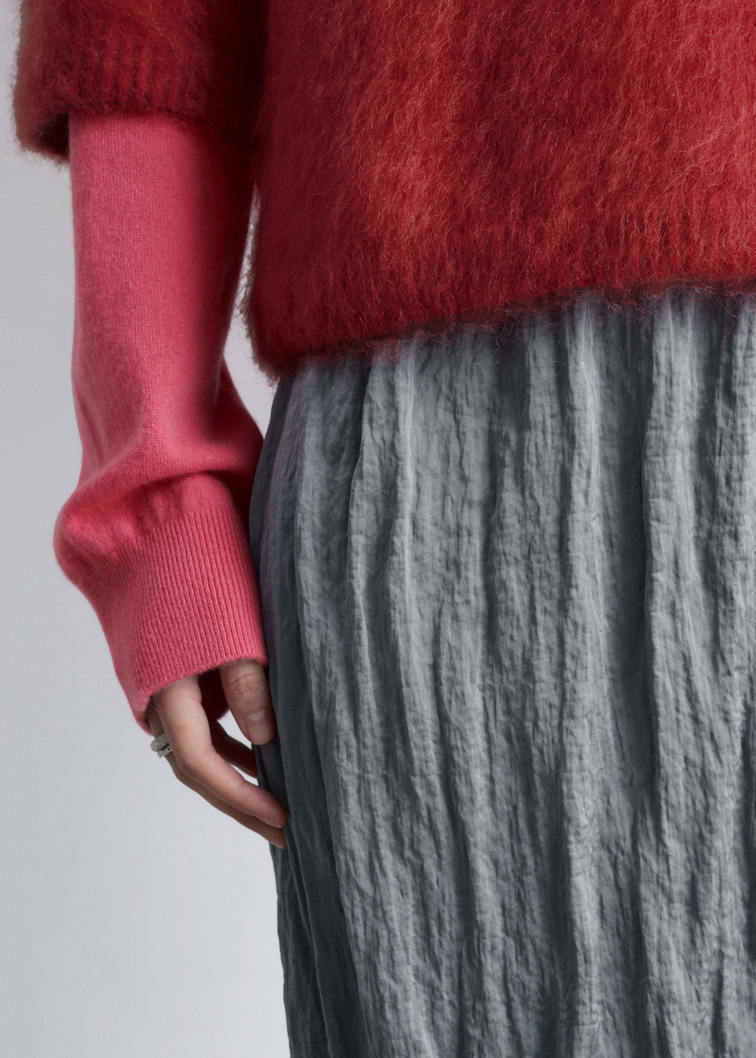 חצאית קרפ באורך הברך - אפור - 4