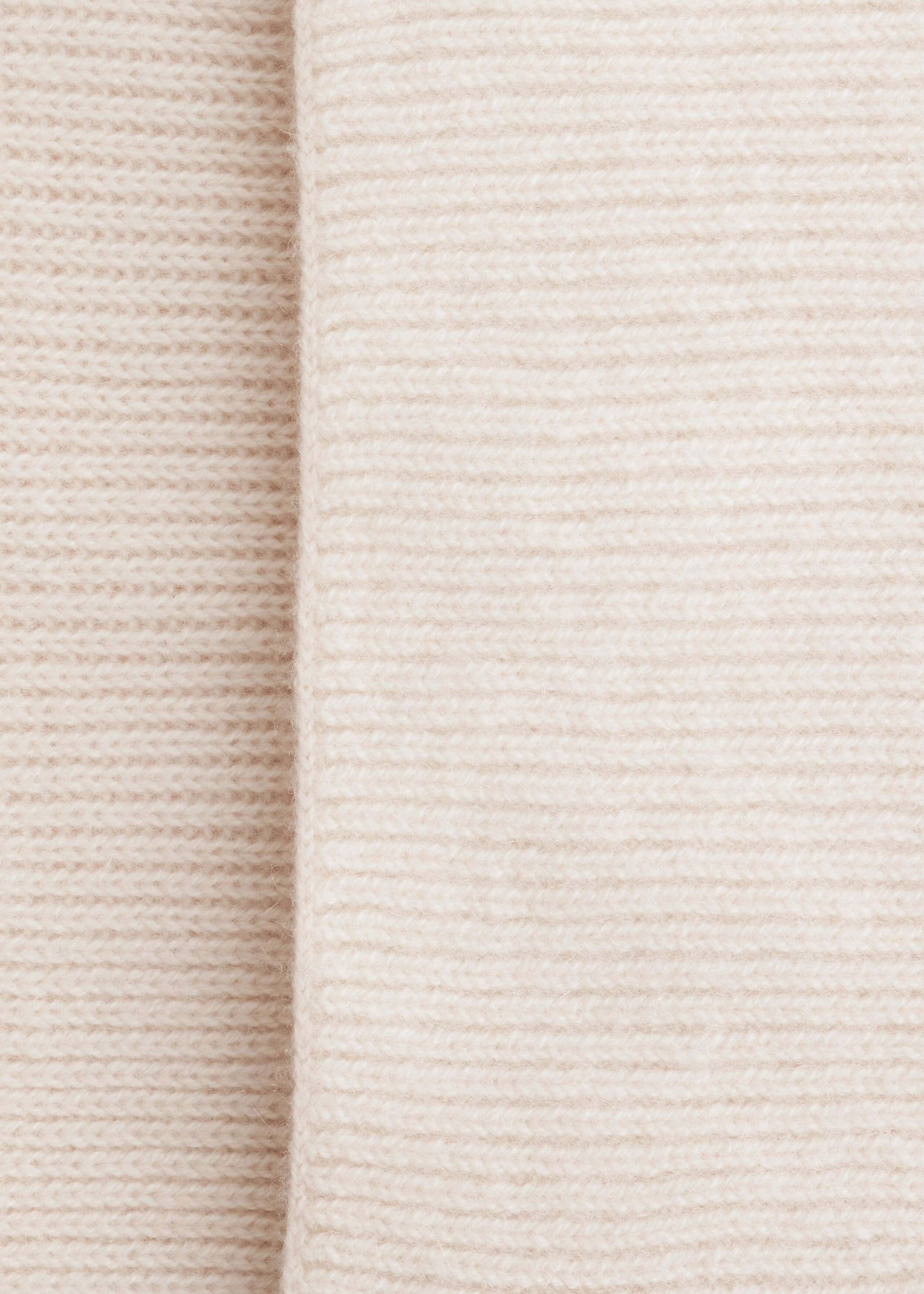 Cashmere Knit Scarf - {{variantName}} - Descriptive Detail