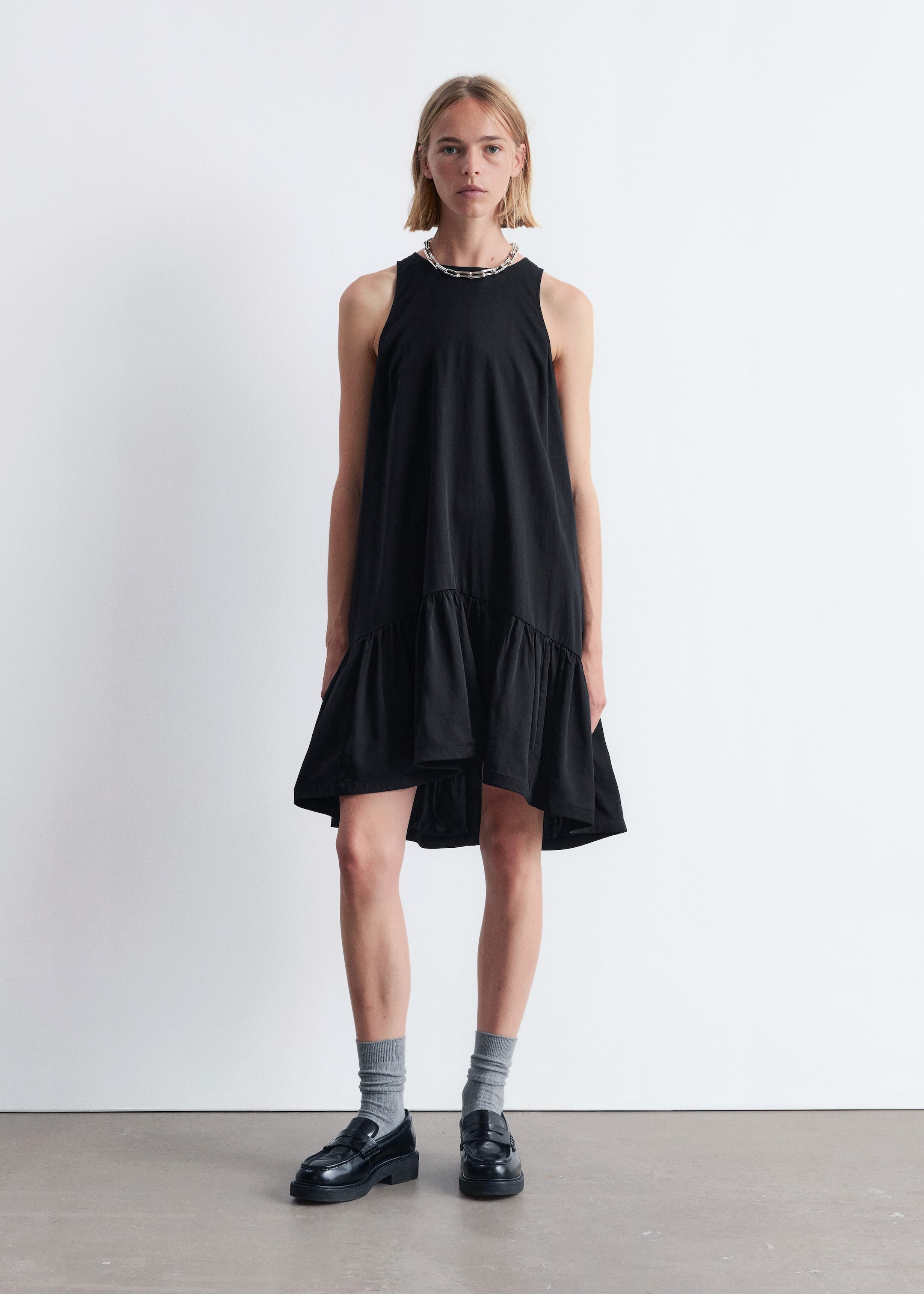 Grösseres Bild ansehen: Minikleid mit Rüschen - Schwarz - DAMEN | H&M CH 4