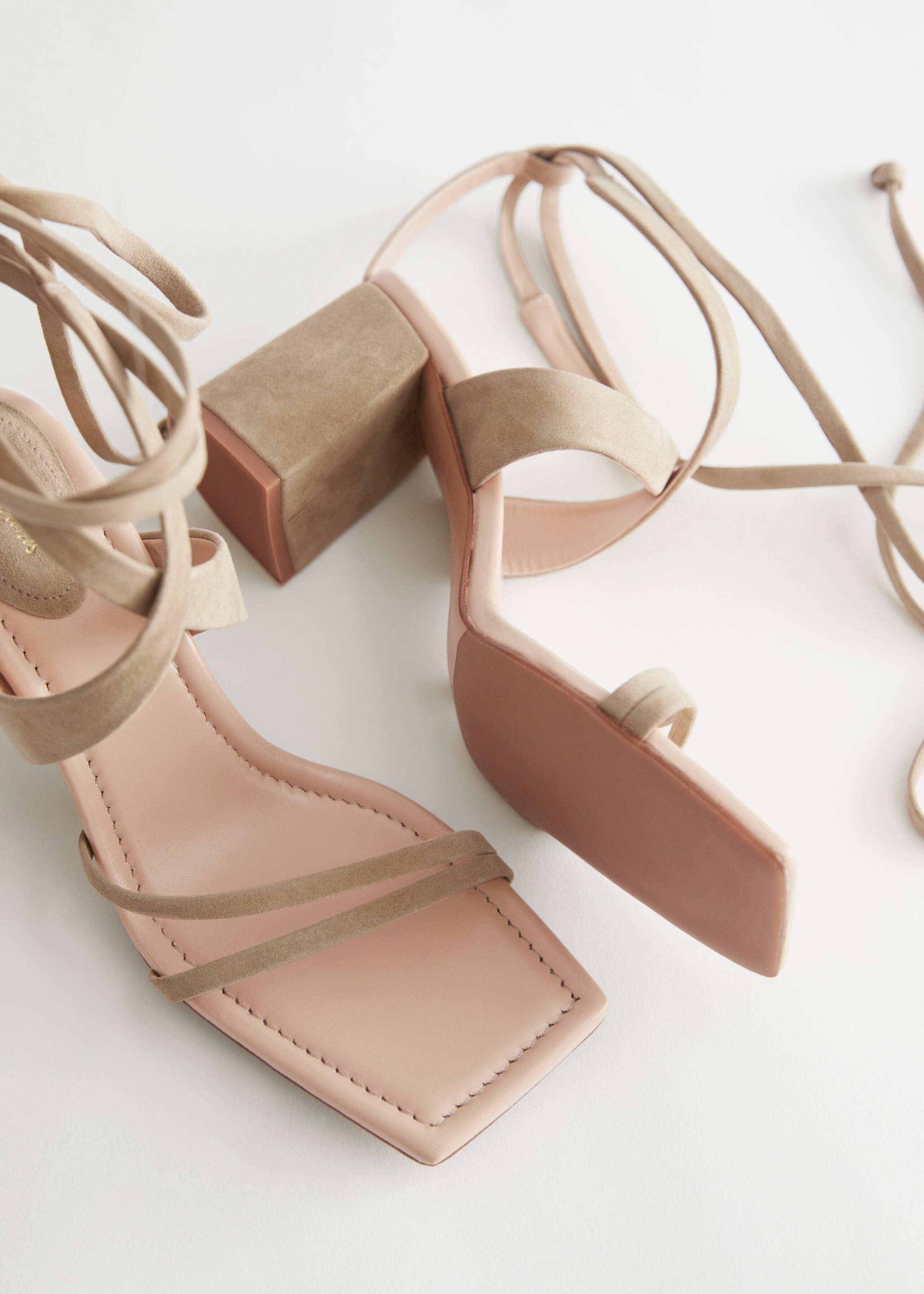 Block Heel Strappy Leather Sandals - {{variantName}} - Detalle descriptivo