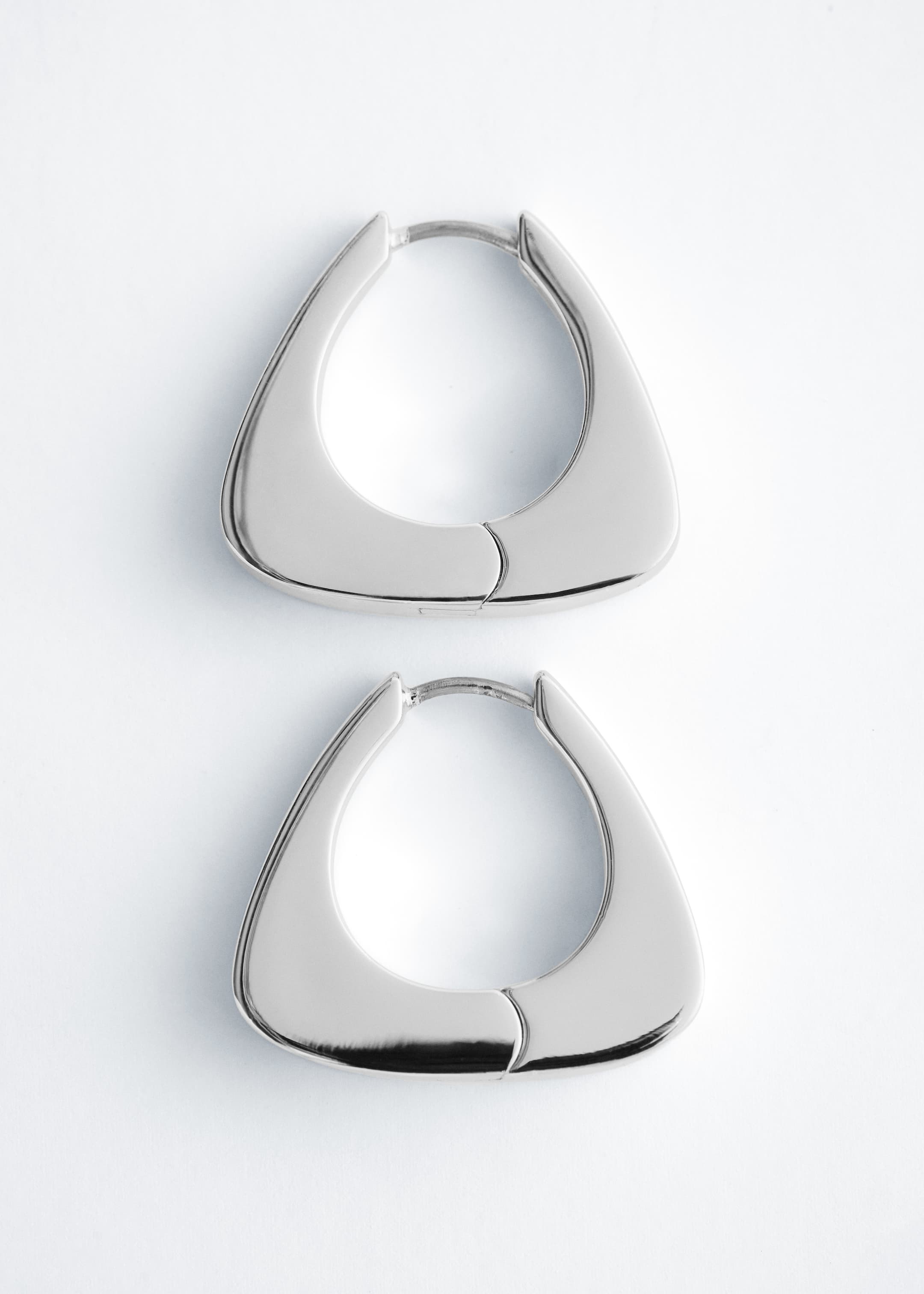 Größeres Bild ansehen: Markante dreieckige Creolen - Silber - Ladies | H&M DE 1