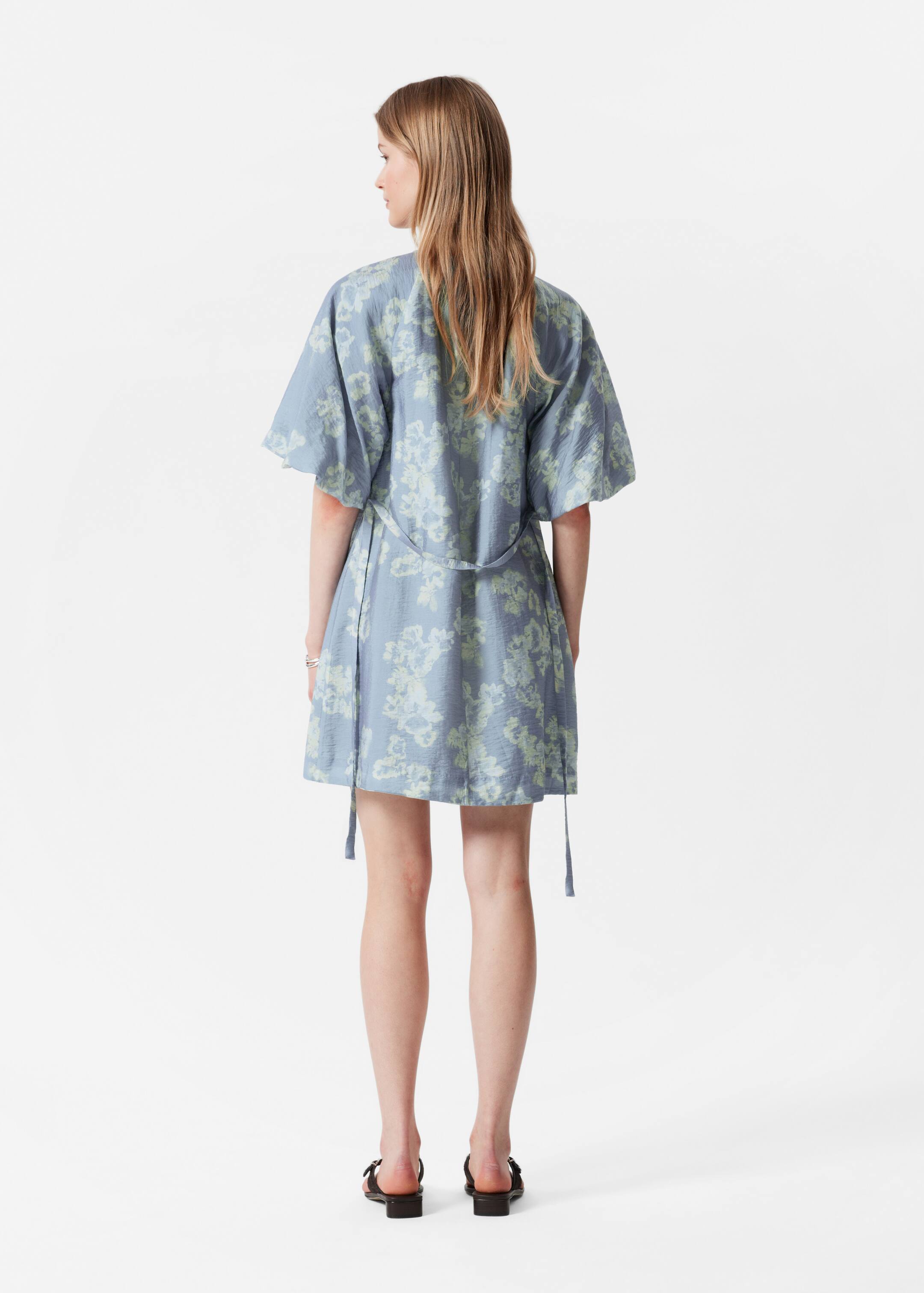 Agrandir l'image: Robe courte à manches volumineuses - Motif fleuri bleu - FEMME | H&M FR 3