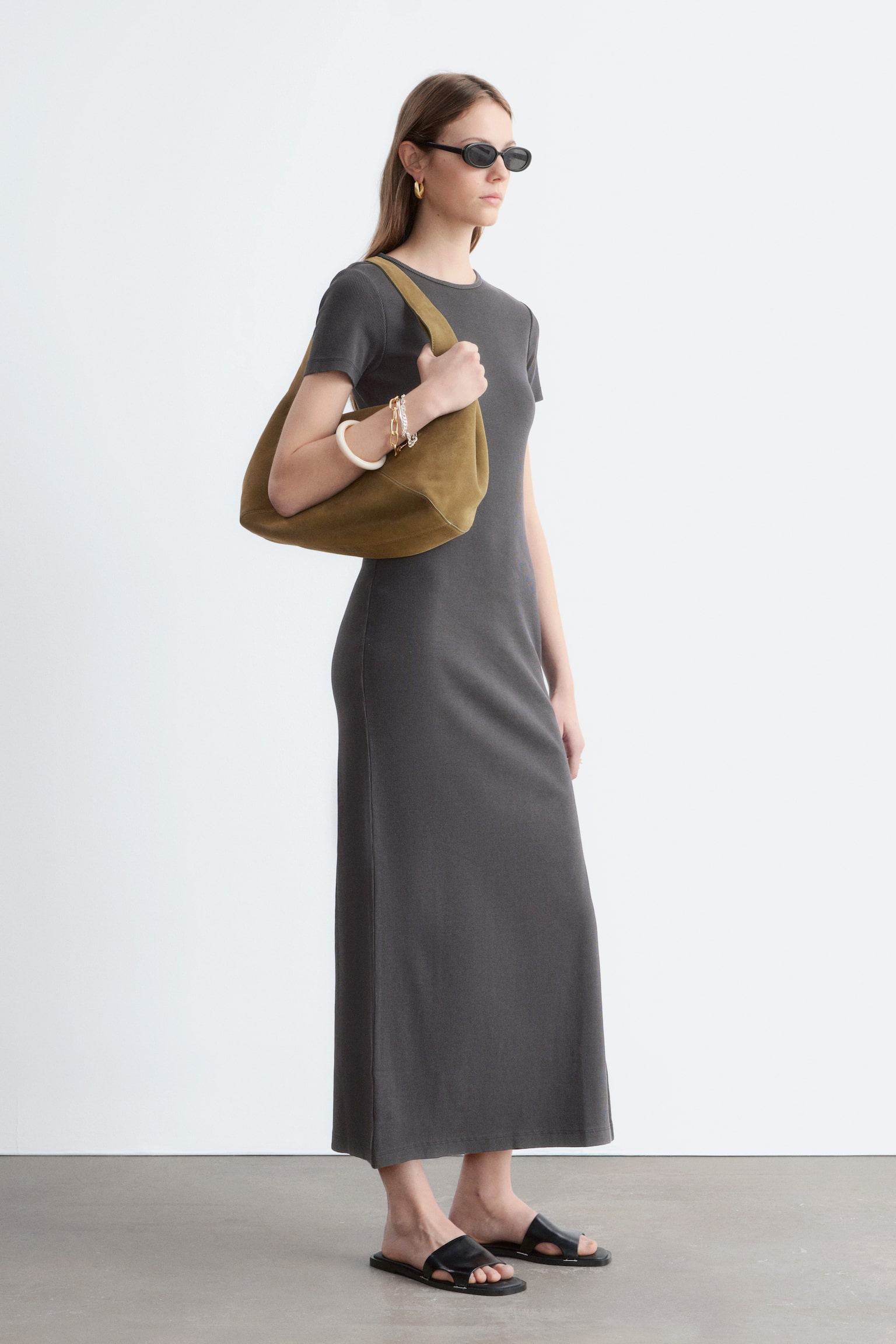 Dżersejowa sukienka midi - Czarny/Niebieski/Przydymiony szałwiowy - 5