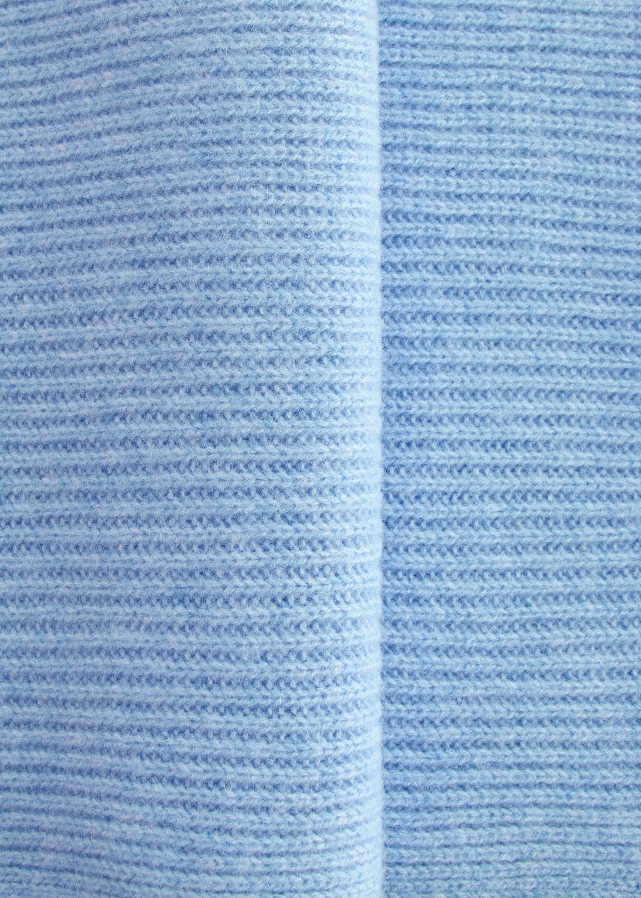 Cashmere Knit Scarf - {{variantName}} - Descriptive Detail