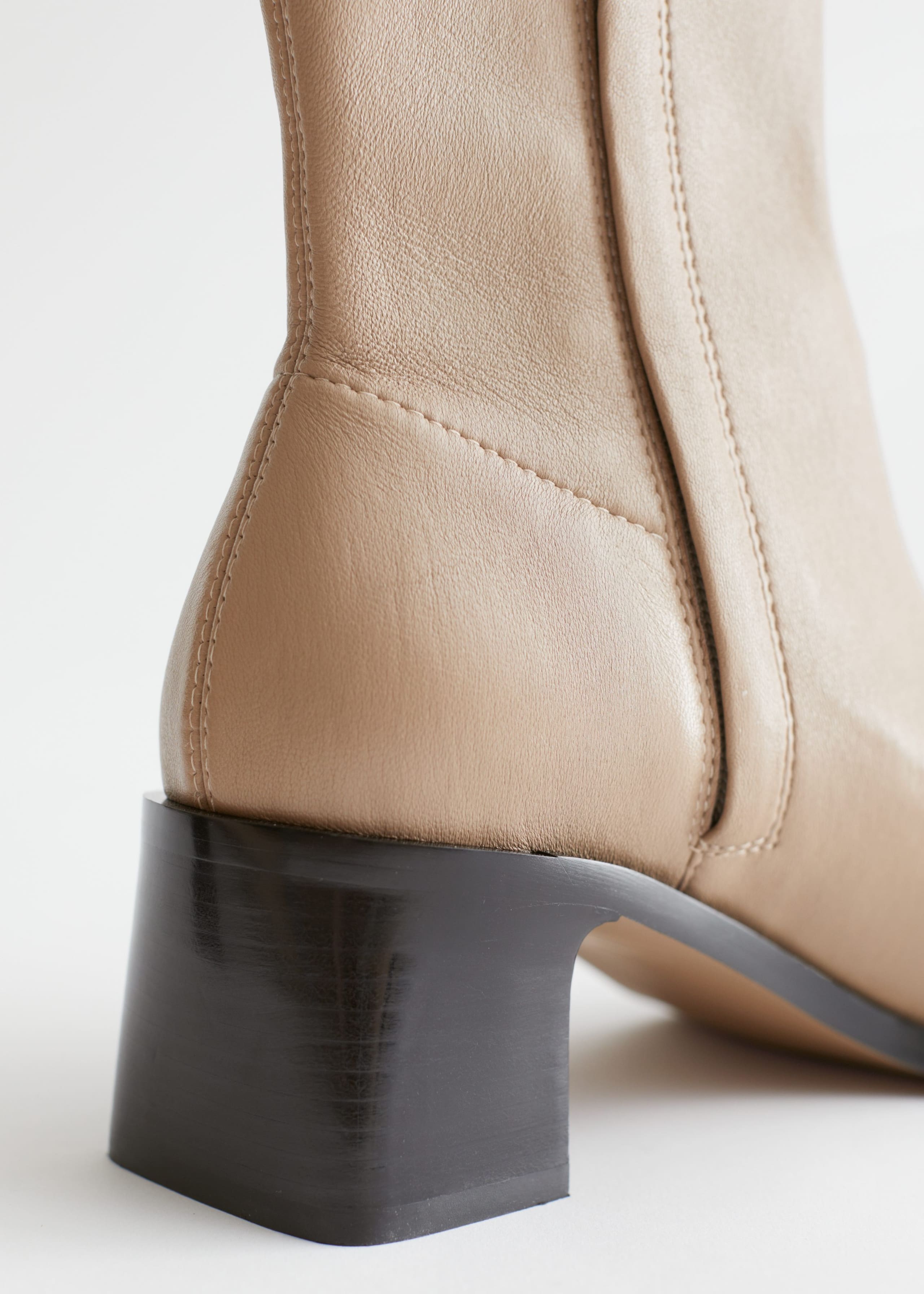 Squared Toe Leather Sock Boots - {{variantName}} - Descrizione dettagliata