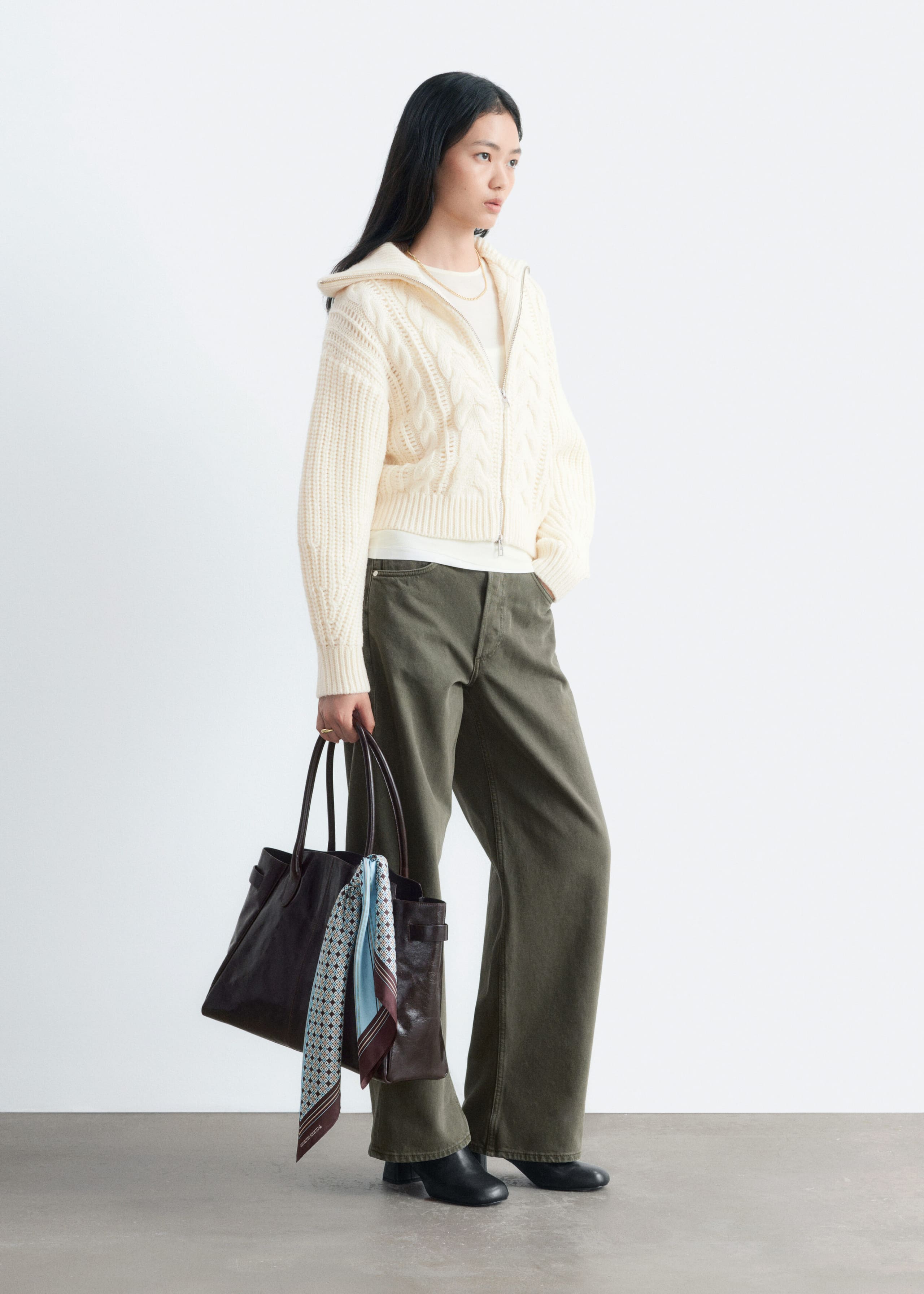 Barrel-Leg Jeans - Dark Green - Lookbook