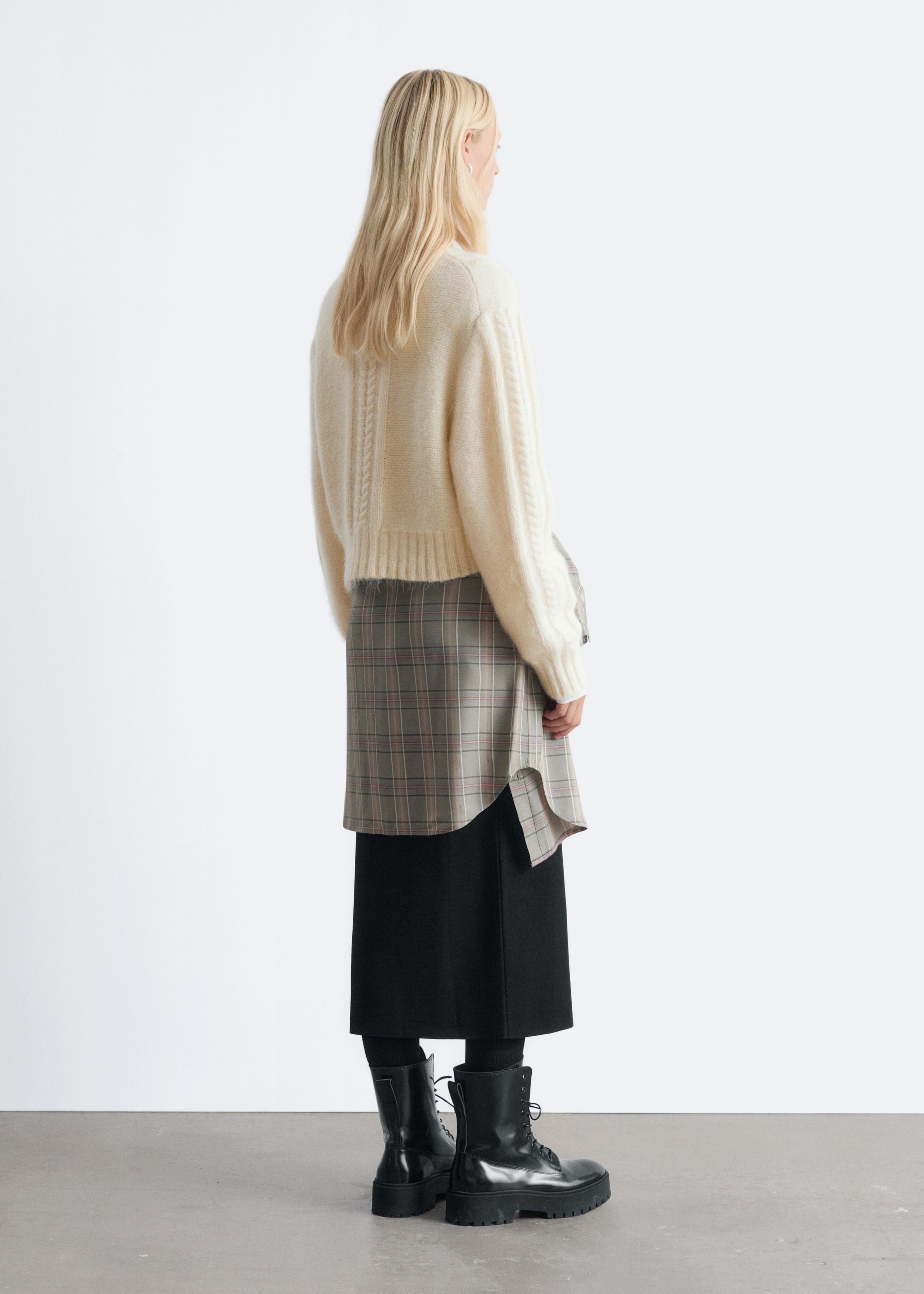 Image of Verkürzter Pullover mit Zopfstrickmuster