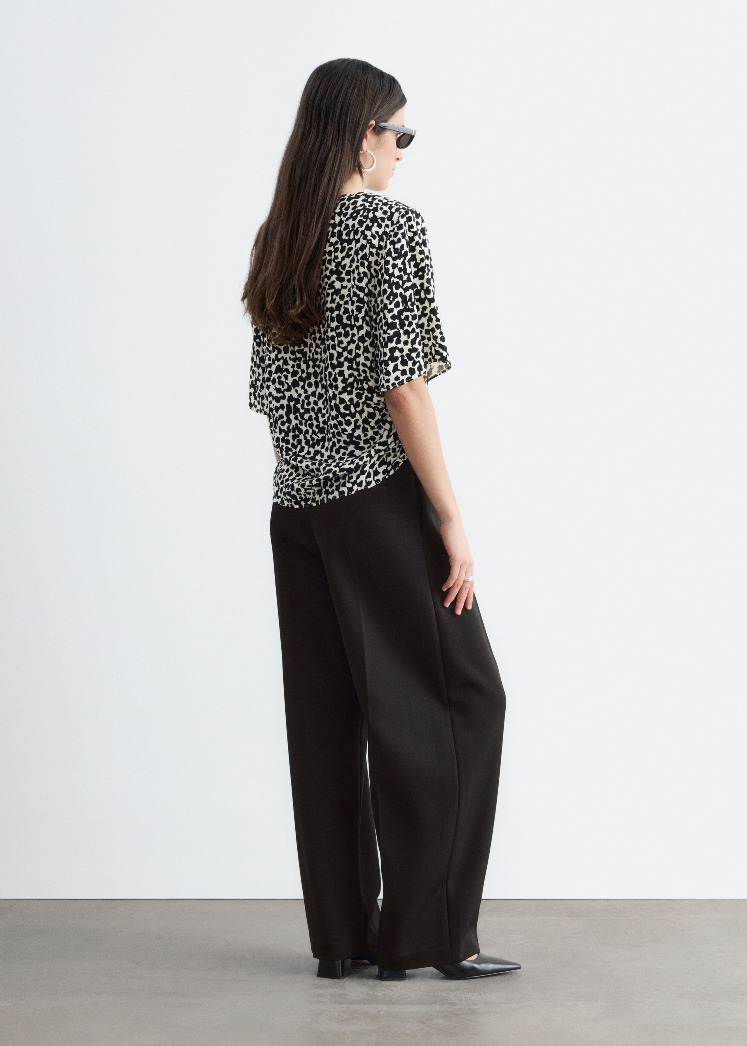 Pleated Side Slim Blouse - Black/White - Lookbook