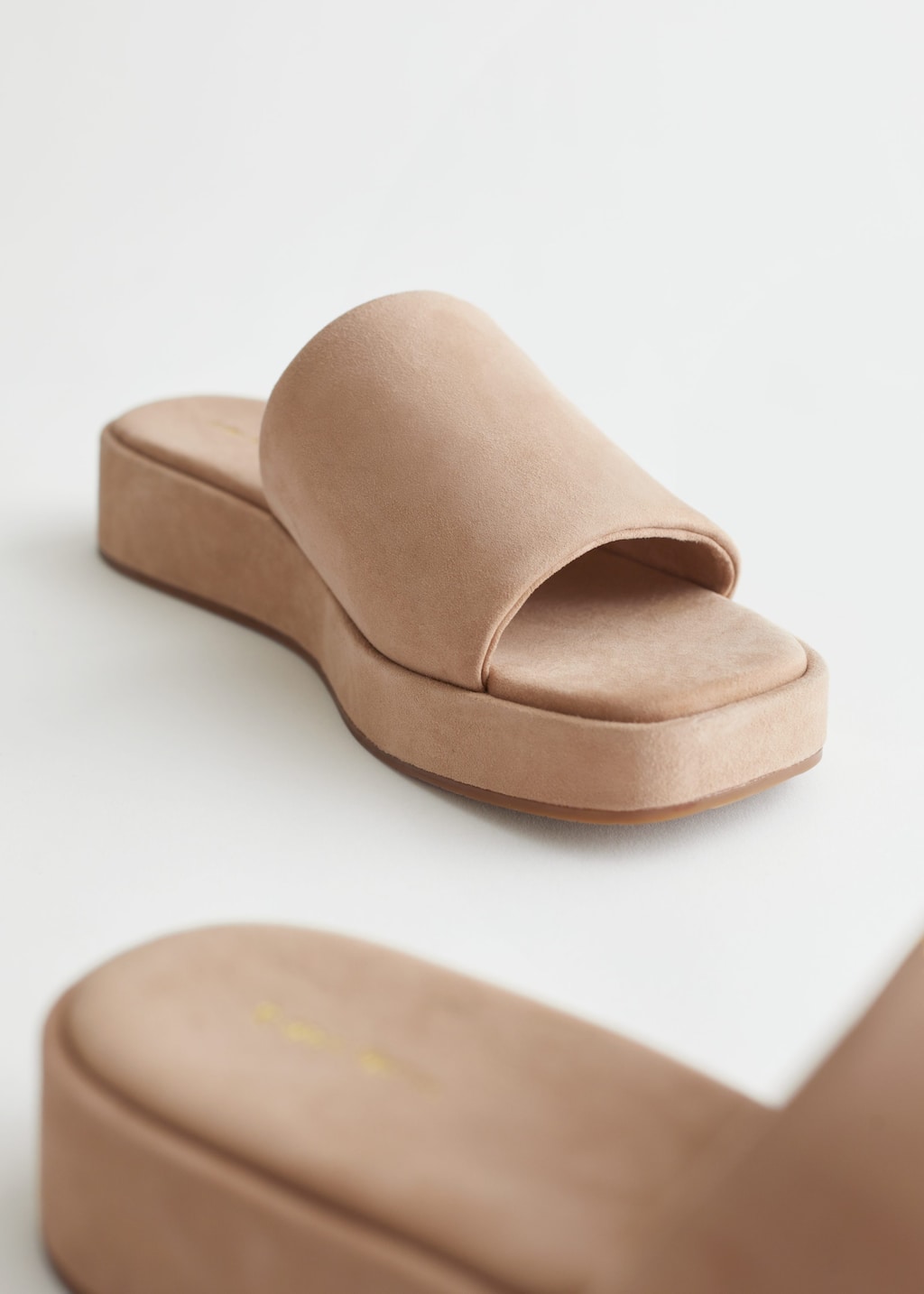 Leather Platform Sandals - {{variantName}} - Descriptive Detail