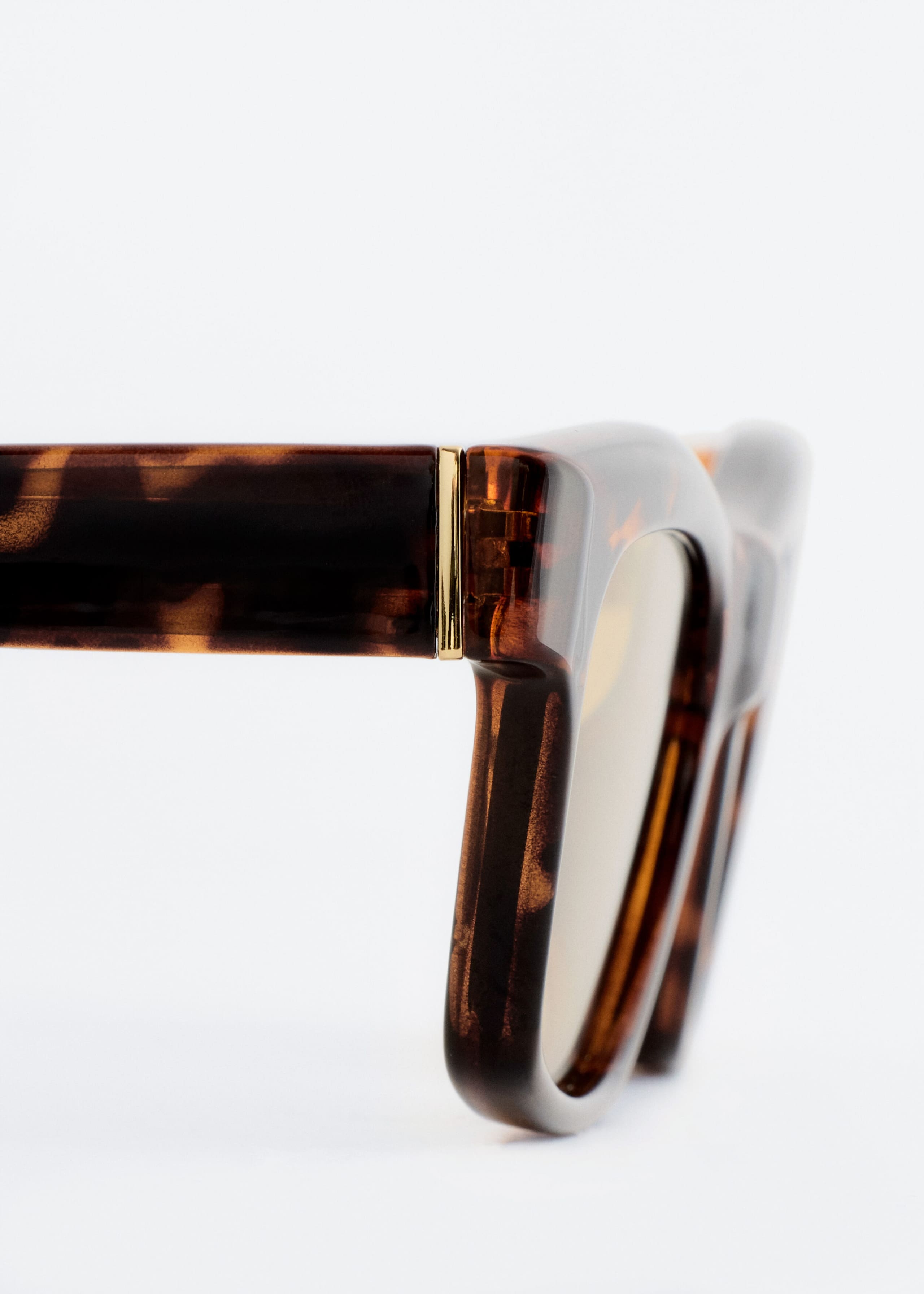 Chunky Rectangle Sunglasses - {{variantName}} - Descriptive Detail