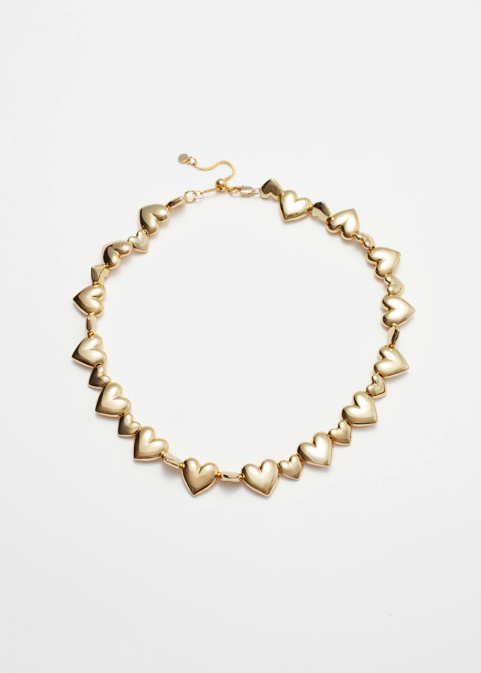 Kurze Halskette mit Herzen - Gold