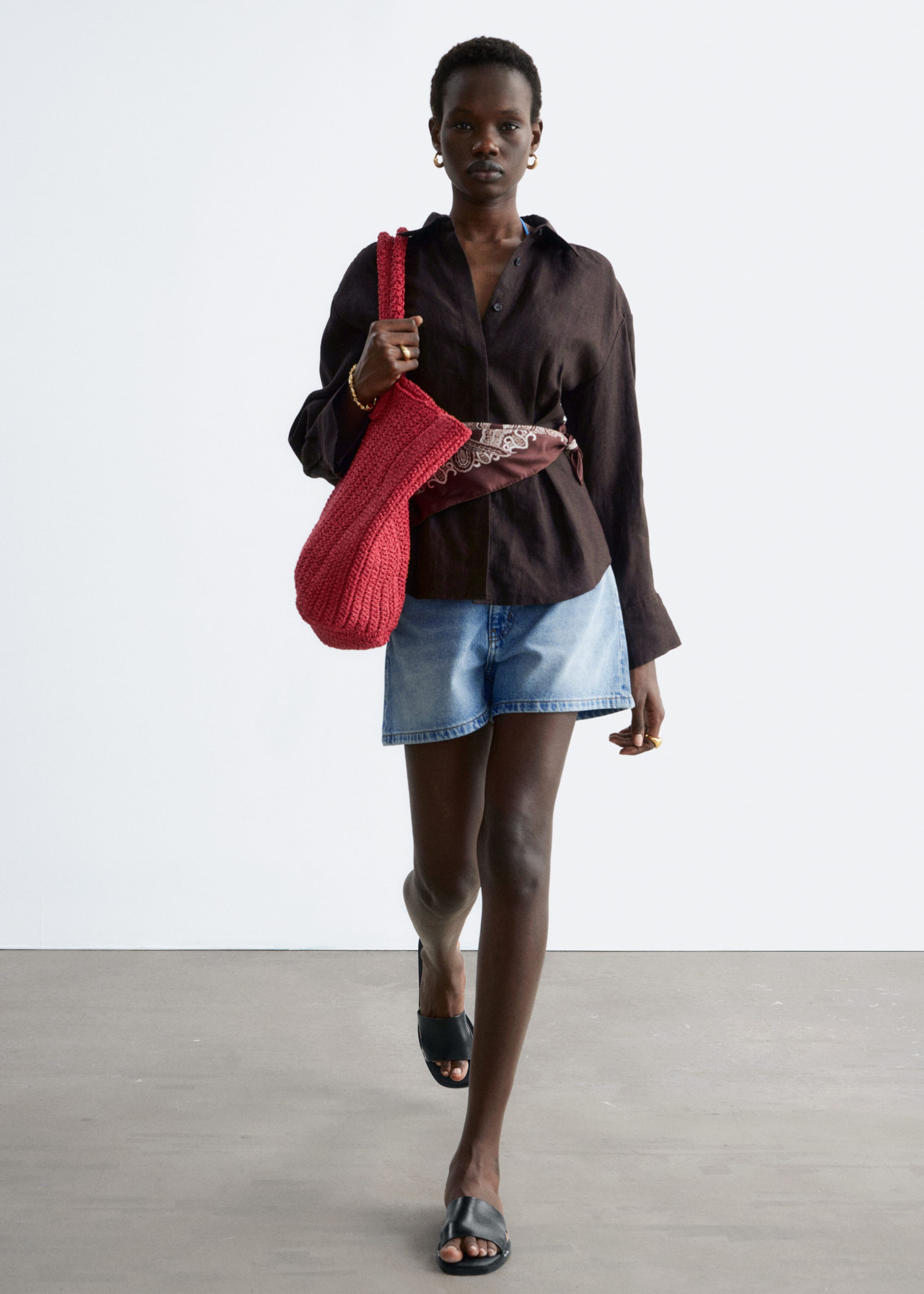 Leinenhemd mit Taille mit Falten - Hellbeige - Lookbook