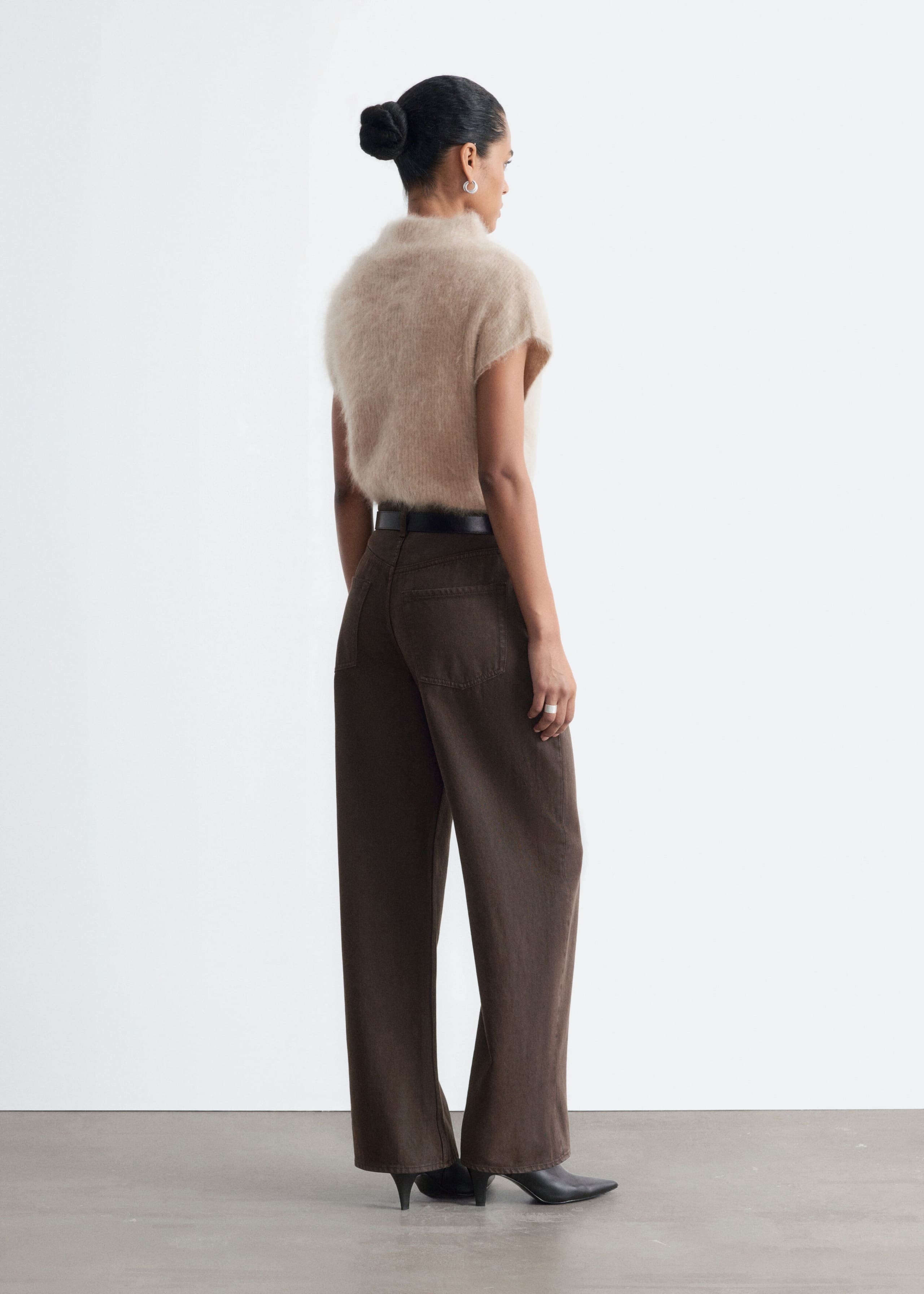 Jeans mit Barrel-Bein - Hellblau - Lookbook