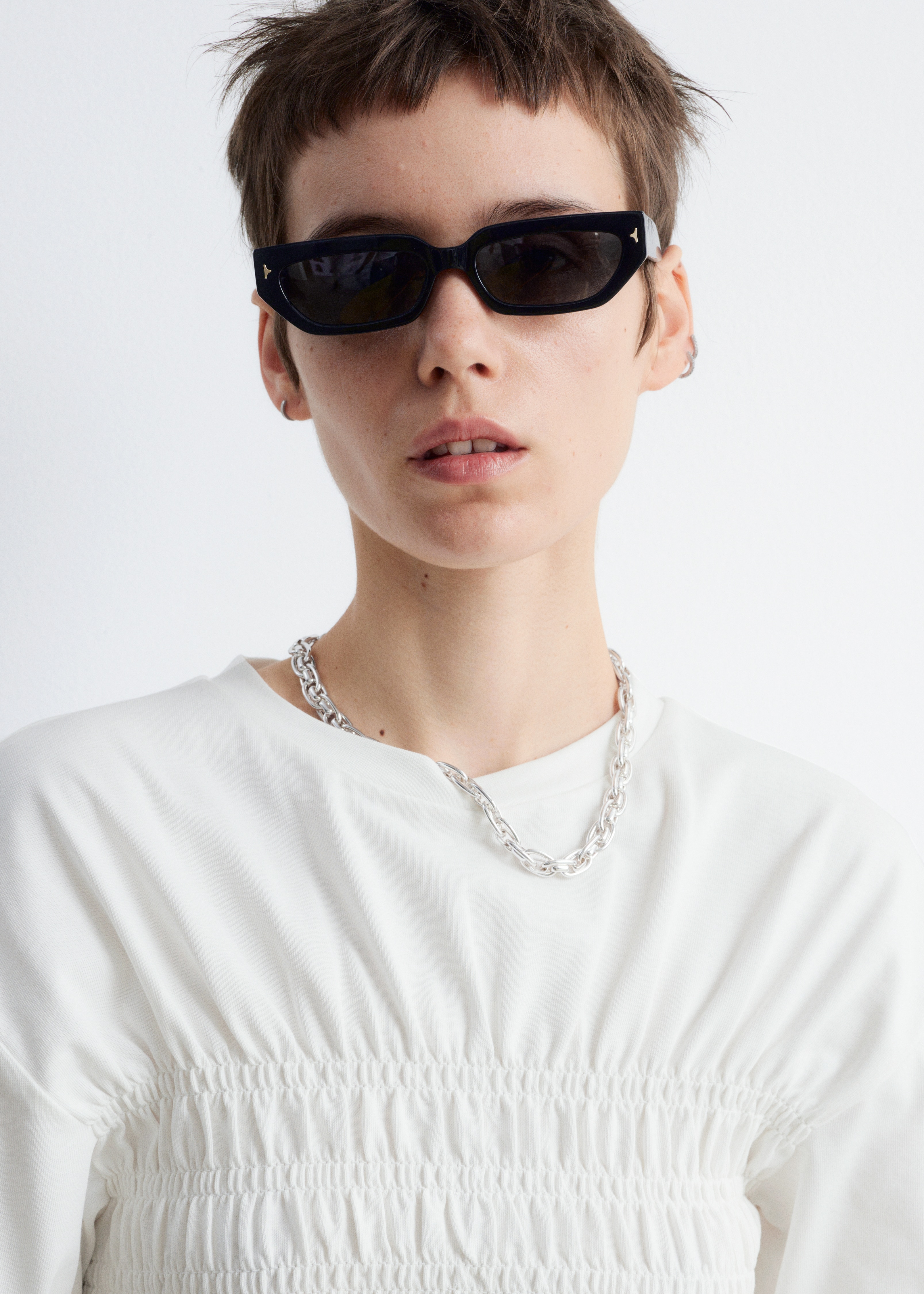 Haut à smocks avec col ras du cou - Blanc