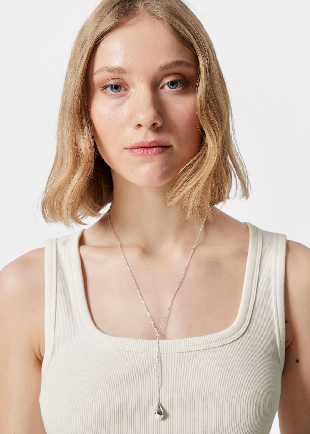 Collier à pendentif en forme de galet sculpté - Argenté - Lookbook