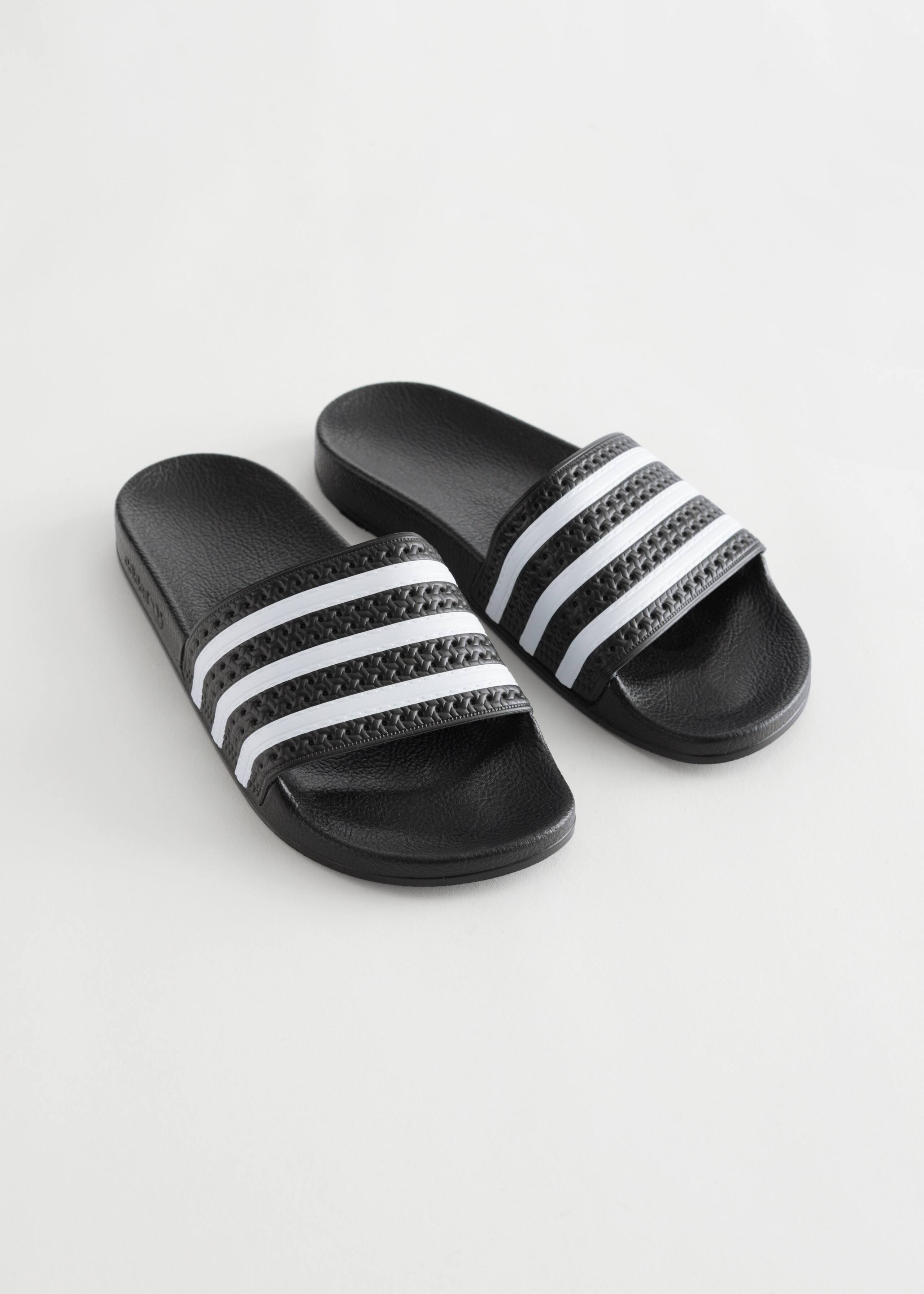 Adidas adilette slides - Adidas adilette - Bodegón