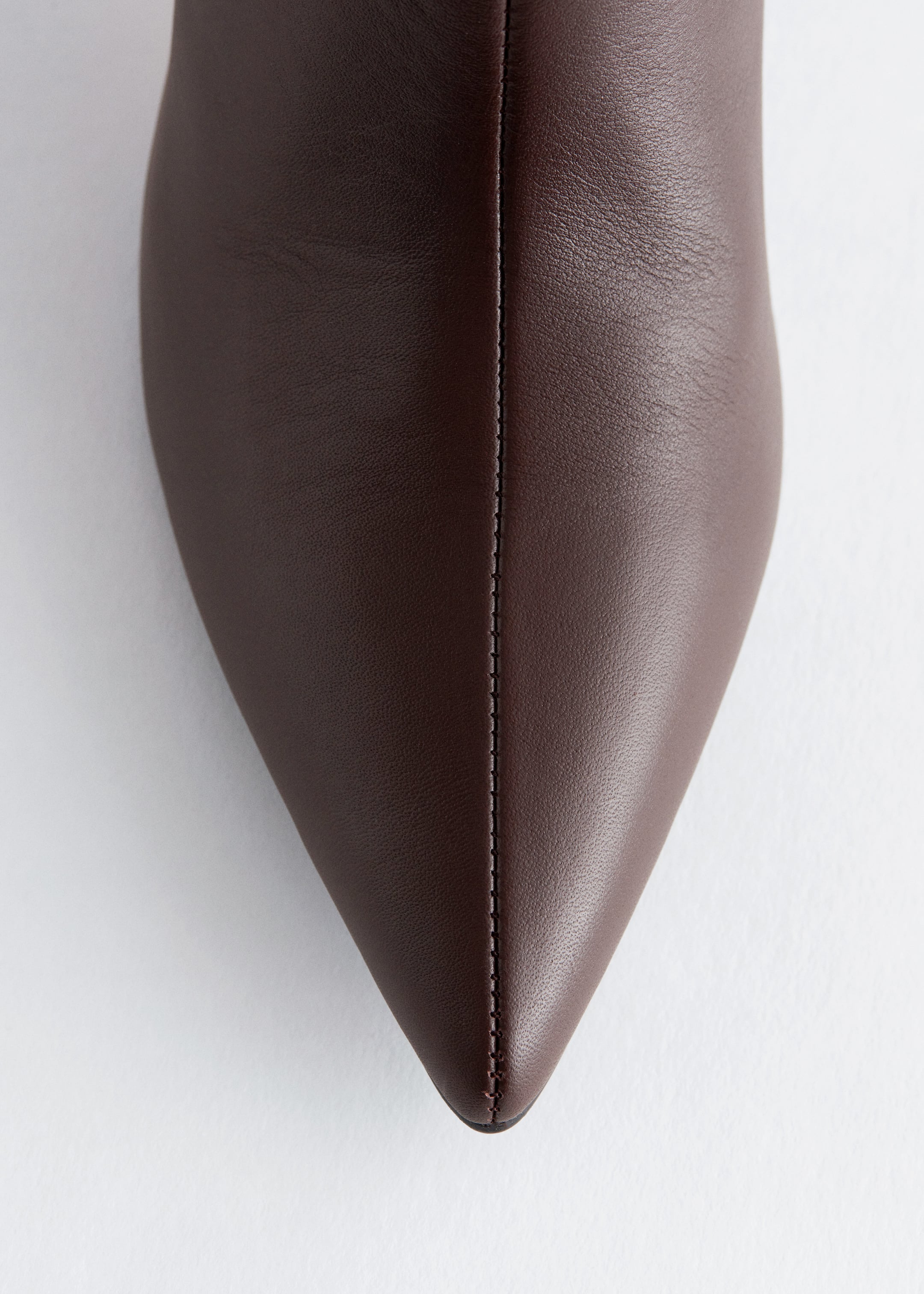 Visa större bild: Knähöga boots i läder med taxklack - Mörkbrun - DAM | H&M SE 7