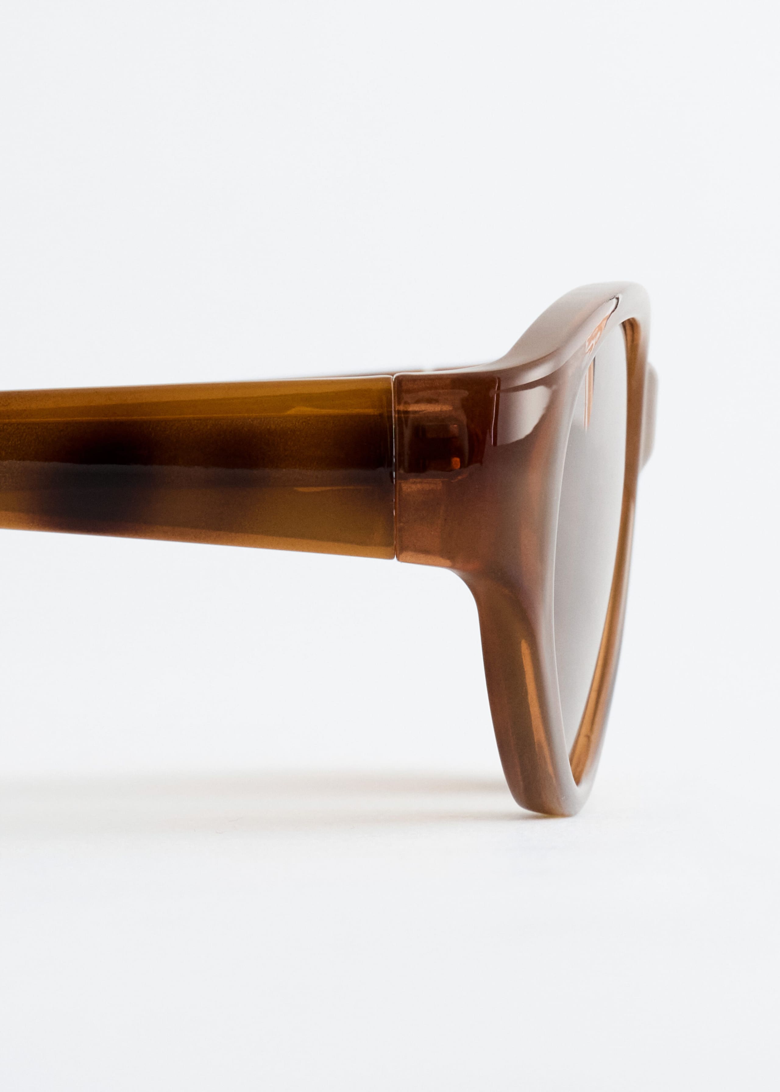 Oval Cat-Eye Sunglasses - {{variantName}} - Descriptive Detail