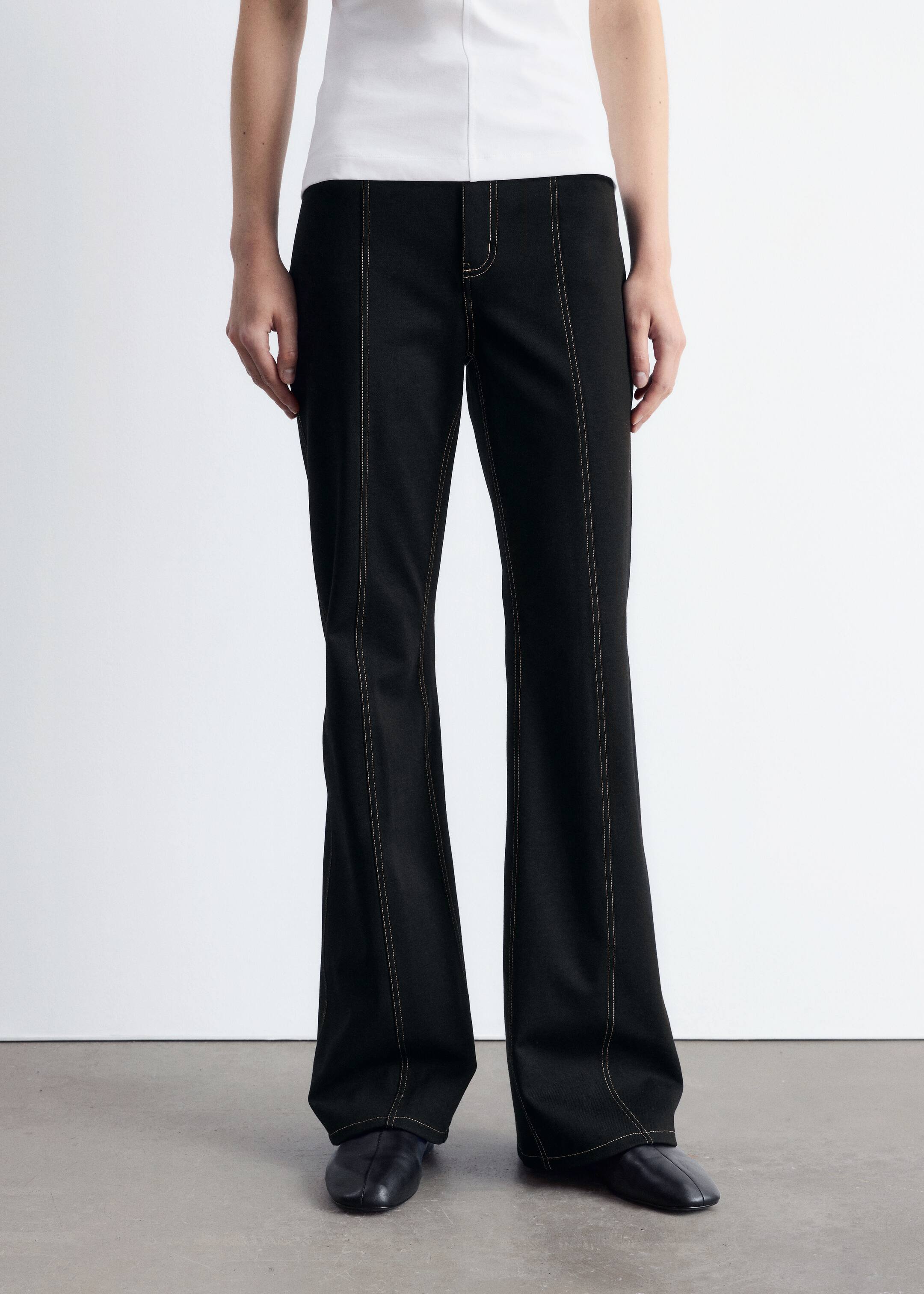 Visa större bild: Utsvängda byxor i trikå med dekorativ söm - Svart - DAM | H&M SE 5