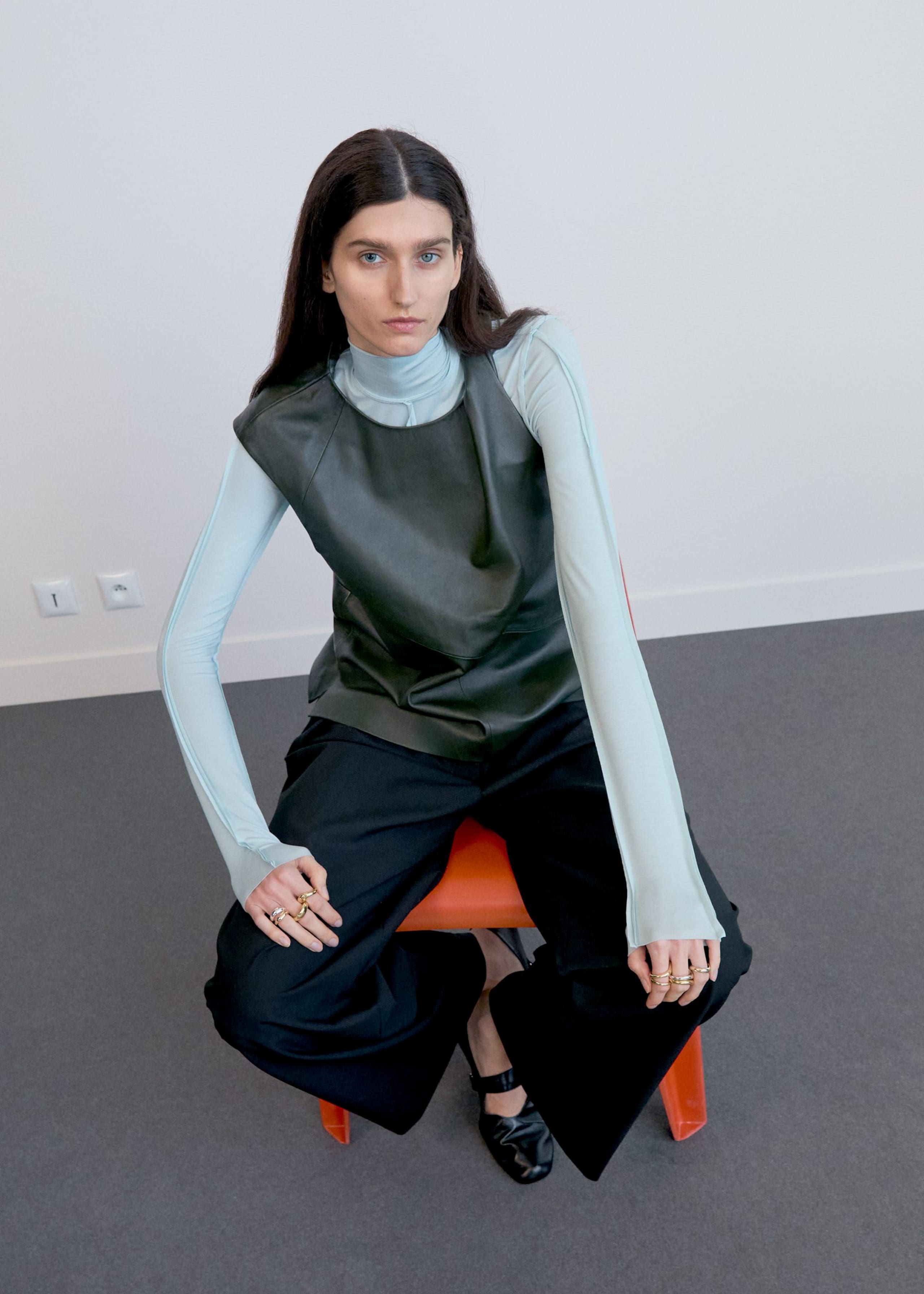 Image of Lederoberteil mit gedrehter Schulter