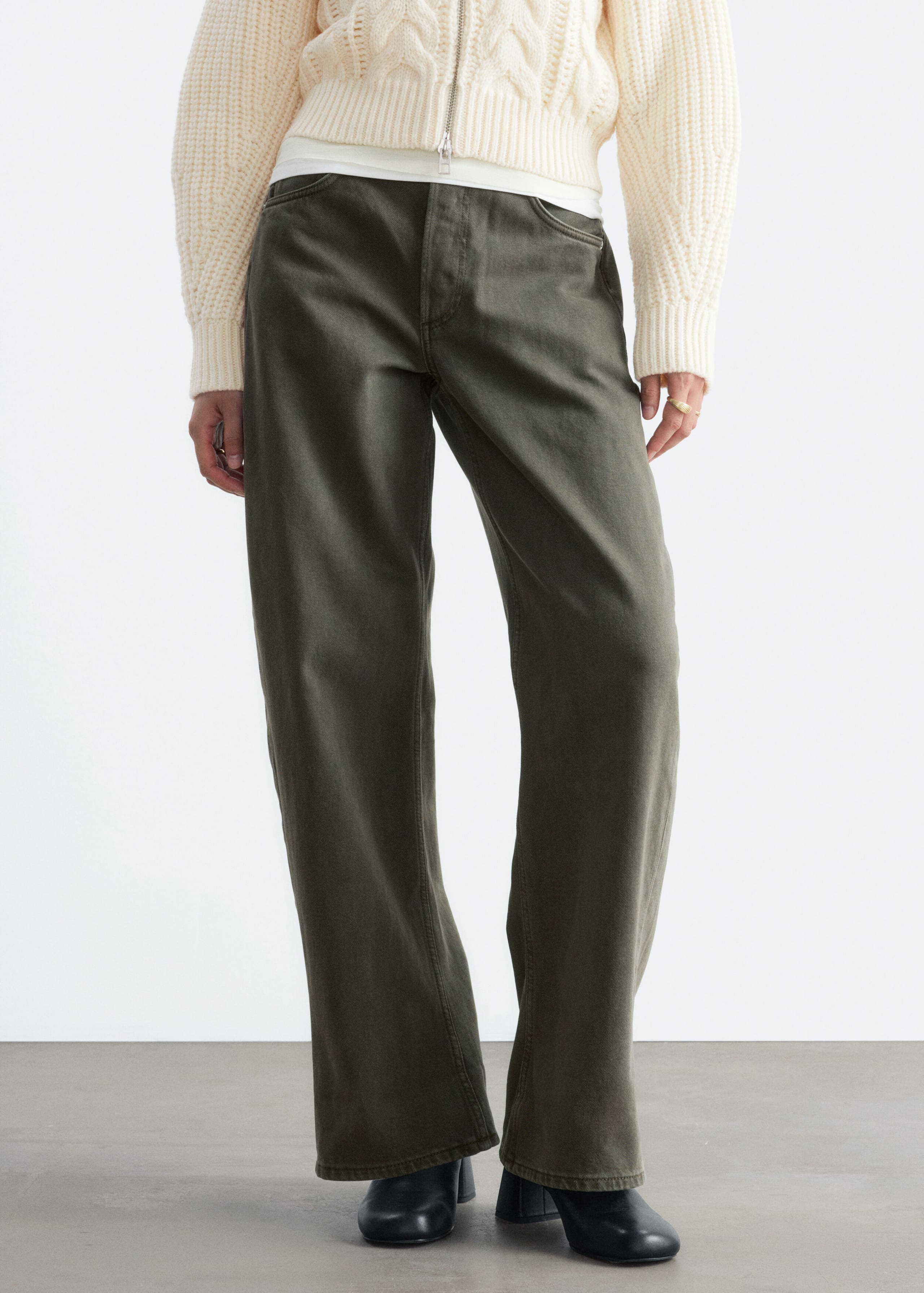 Barrel-Leg Jeans - Dark Green - Lookbook